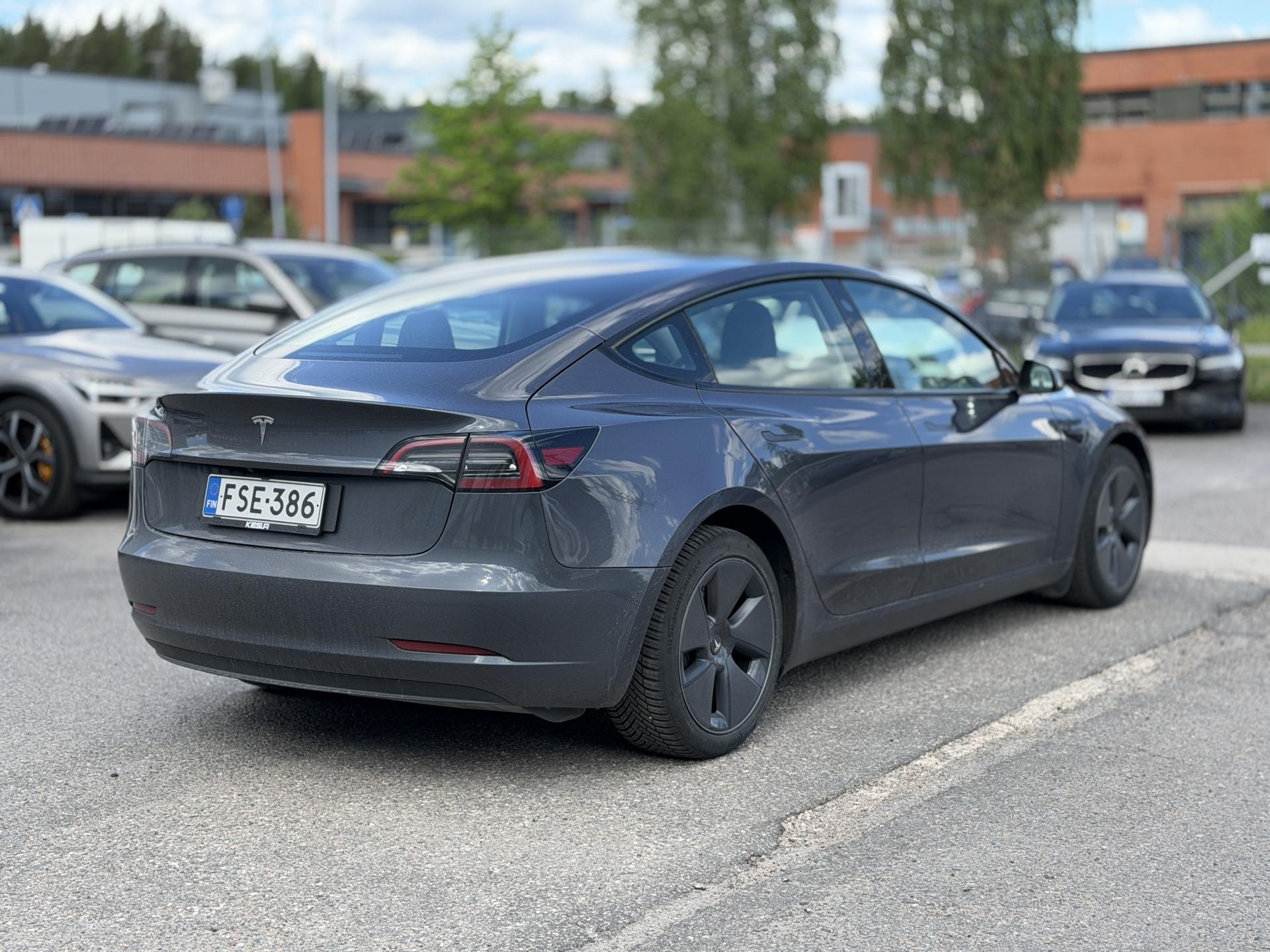 TESLA Model 3 2022