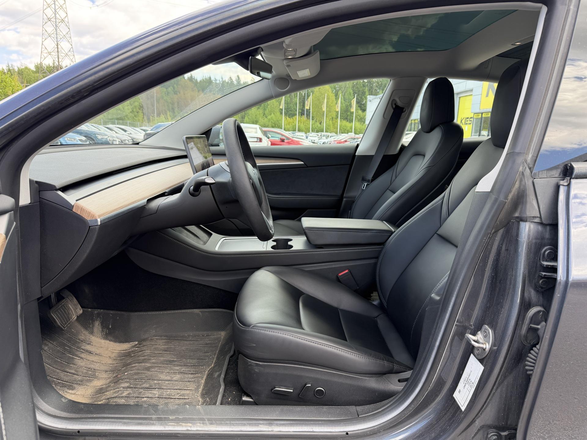 TESLA Model 3 2022