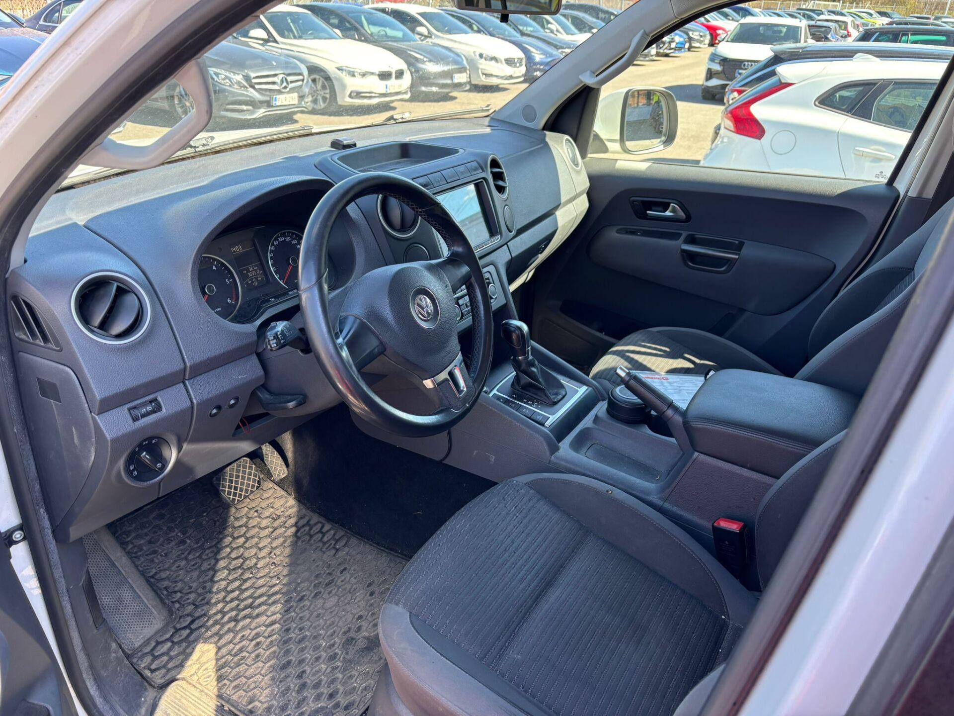 VOLKSWAGEN Amarok 2013