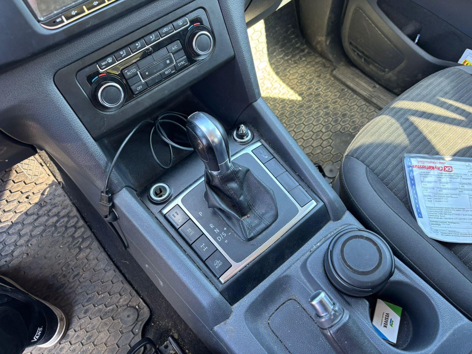 VOLKSWAGEN Amarok 2013