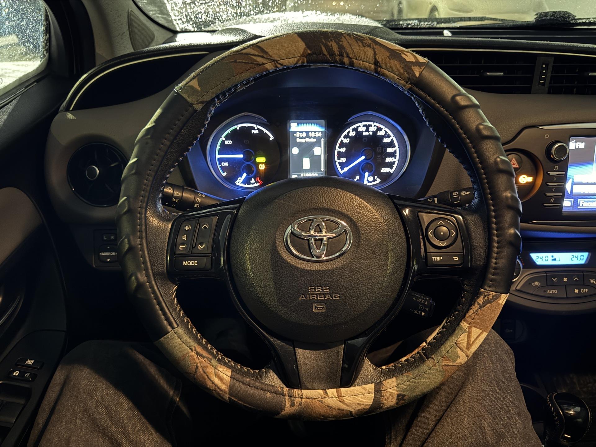 TOYOTA Yaris 2018