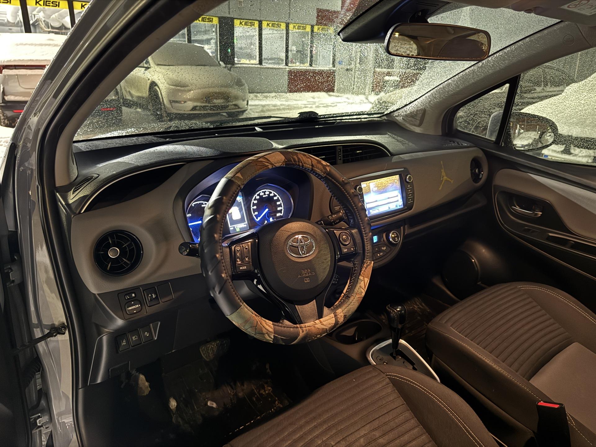TOYOTA Yaris 2018