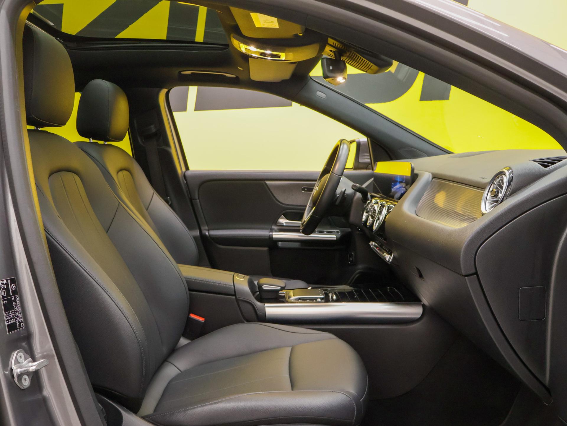 MERCEDES-BENZ EQA 2022