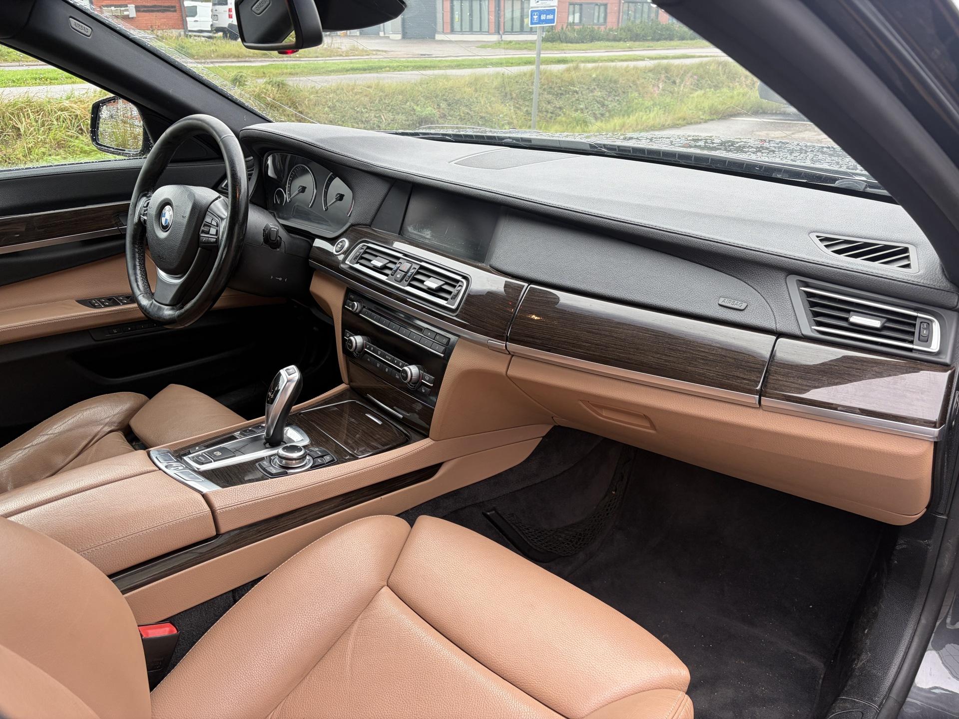 BMW 730 2009