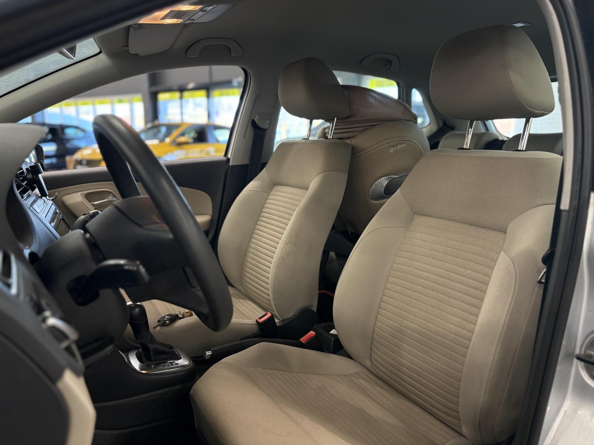 VOLKSWAGEN Polo 2010