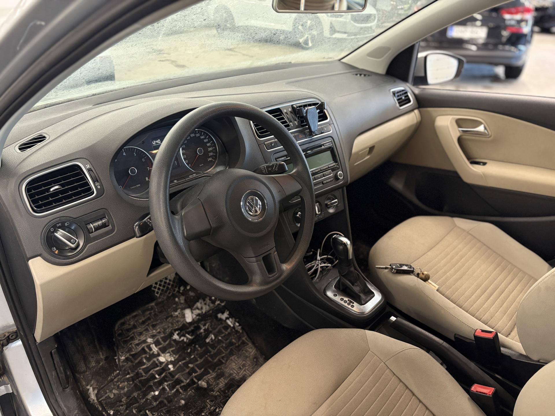 VOLKSWAGEN Polo 2010