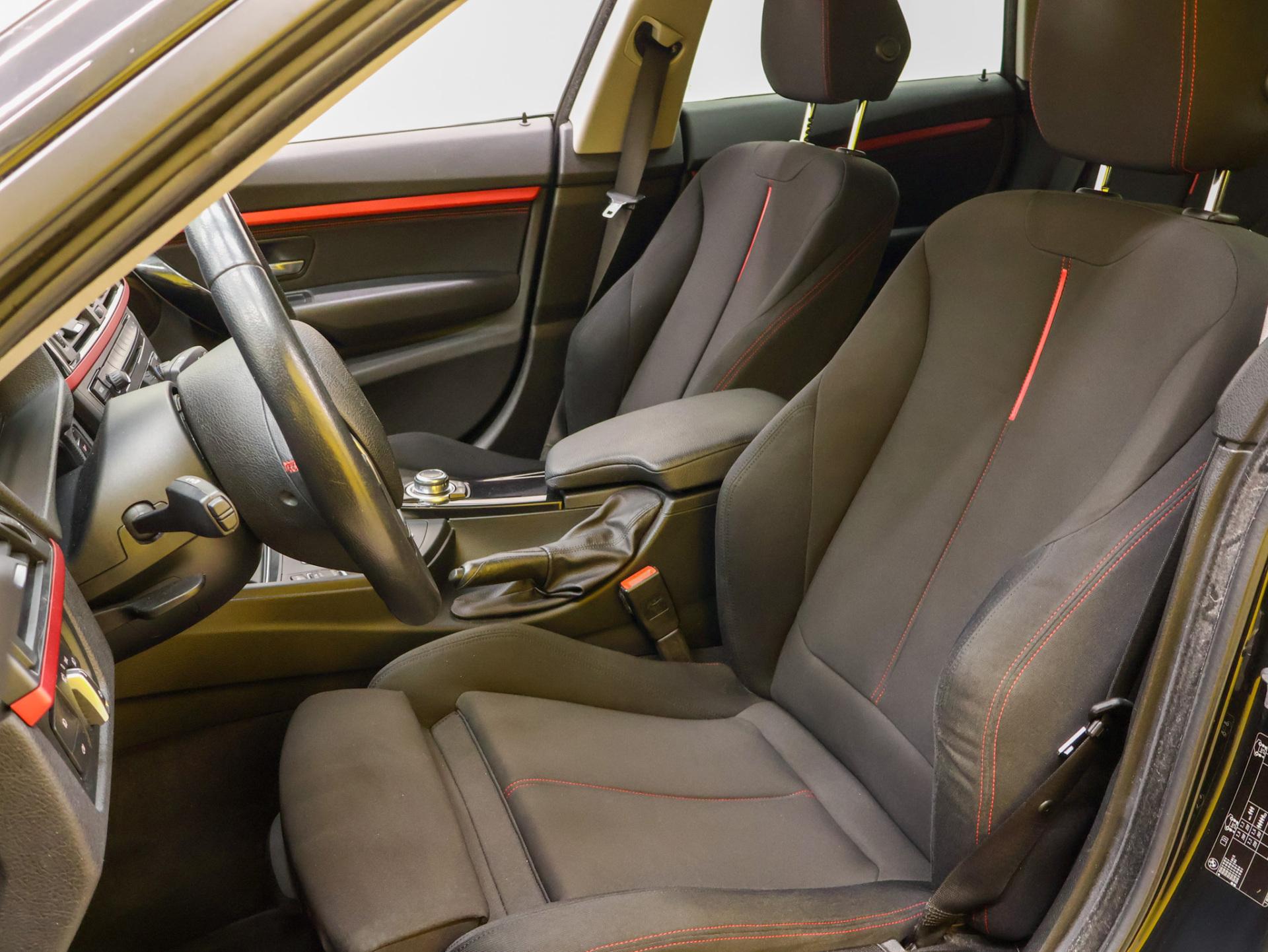 BMW 318 Gran Turismo 2014