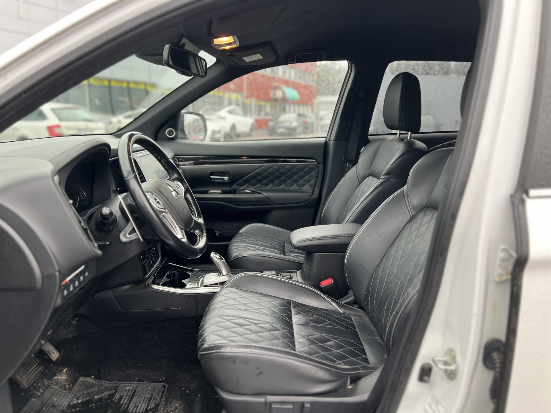 MITSUBISHI Outlander PHEV 2019