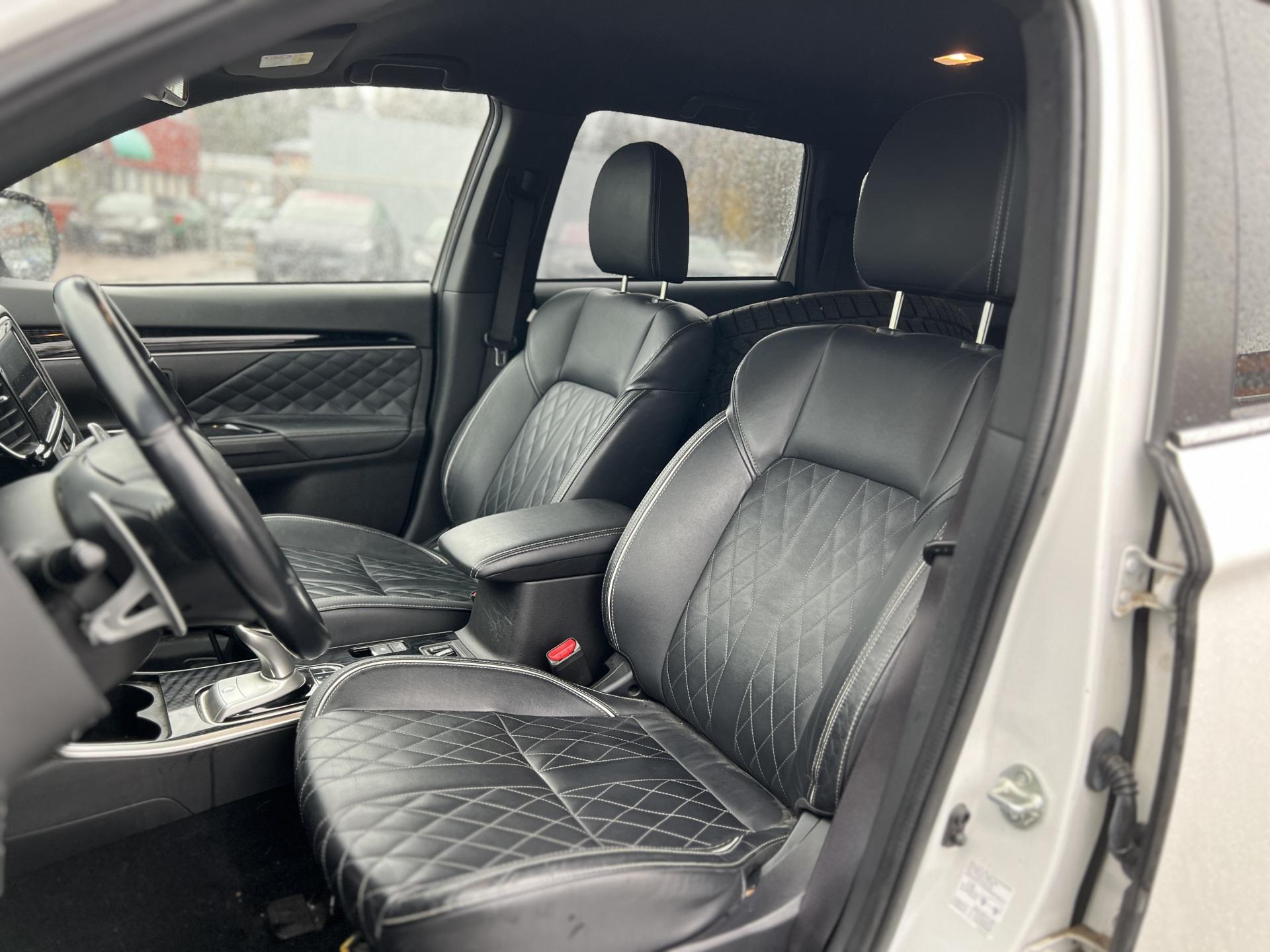 MITSUBISHI Outlander PHEV 2019