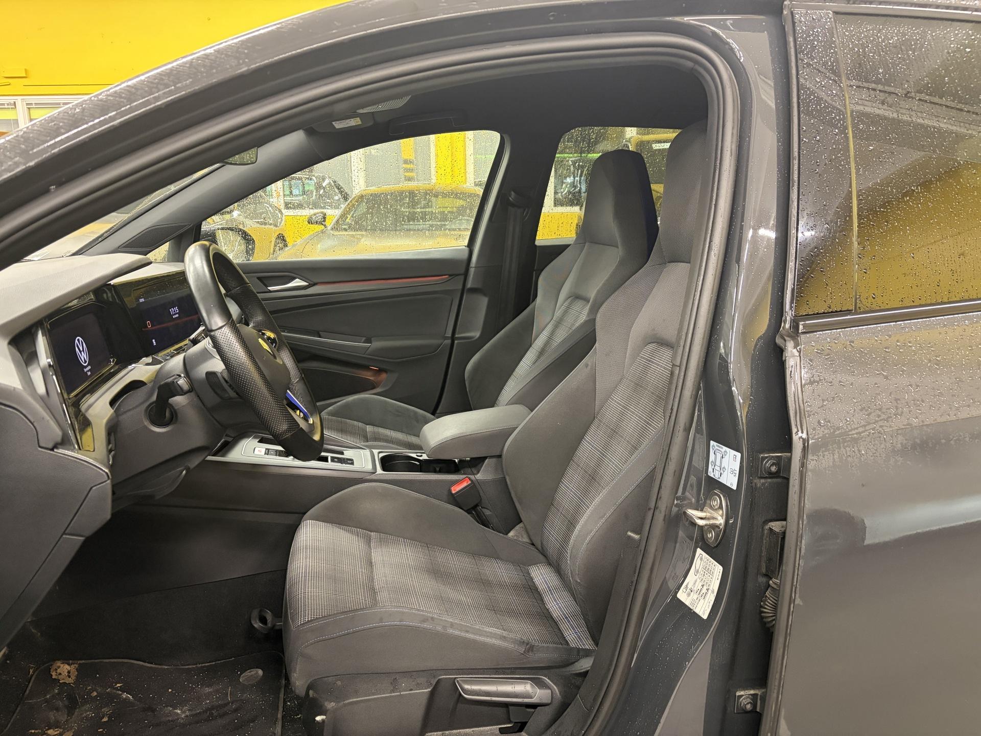 VOLKSWAGEN Golf 2021