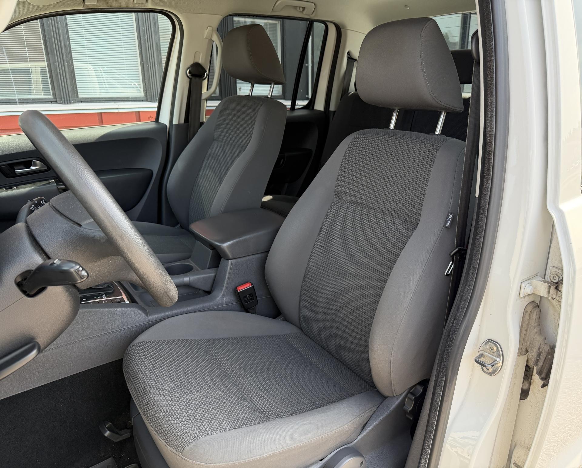 VOLKSWAGEN Amarok 2013