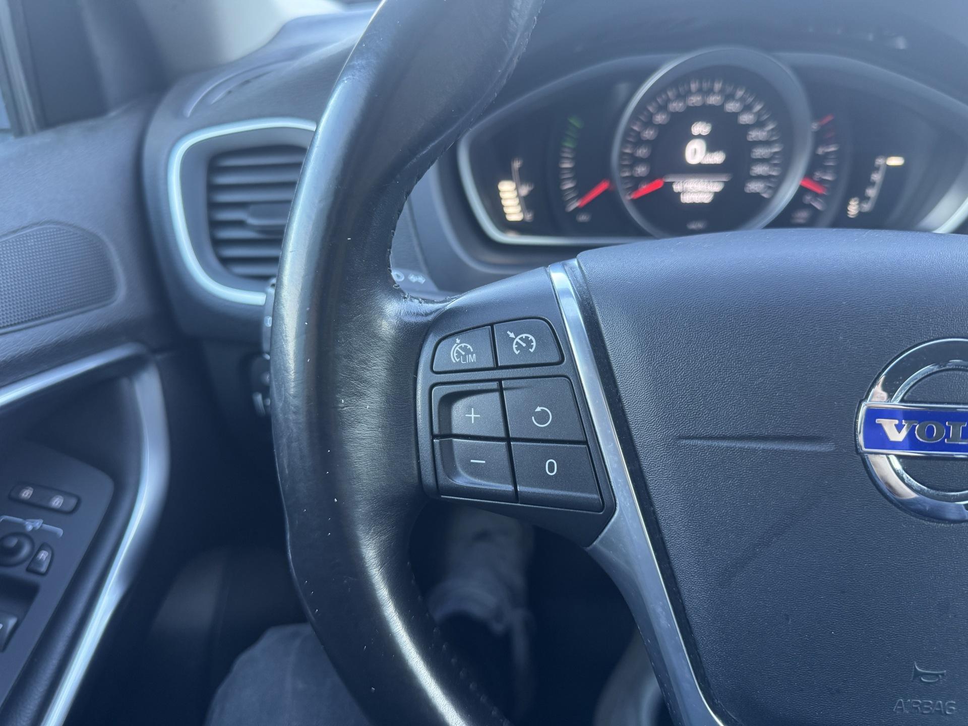 VOLVO V40 Cross Country 2016