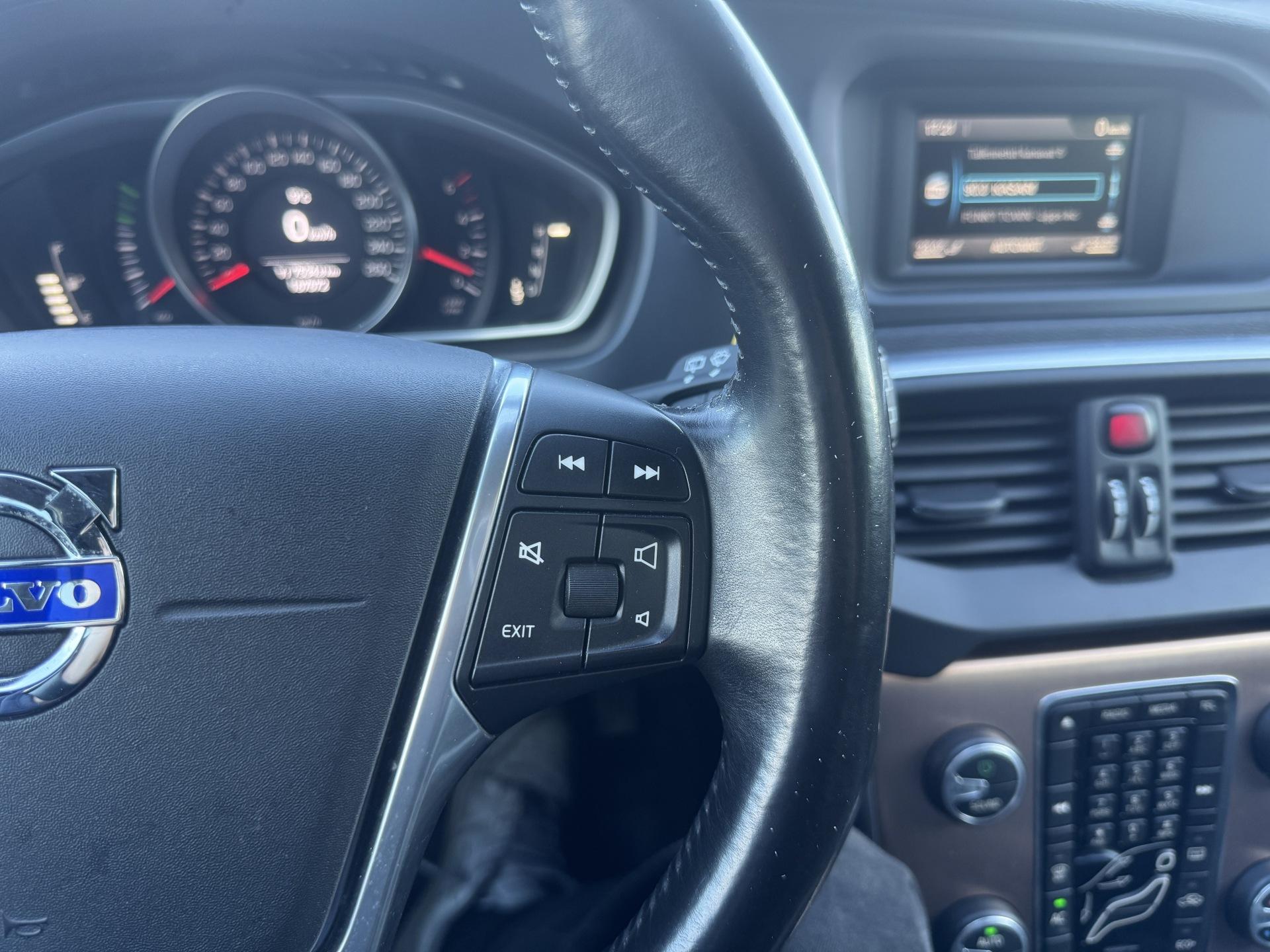 VOLVO V40 Cross Country 2016