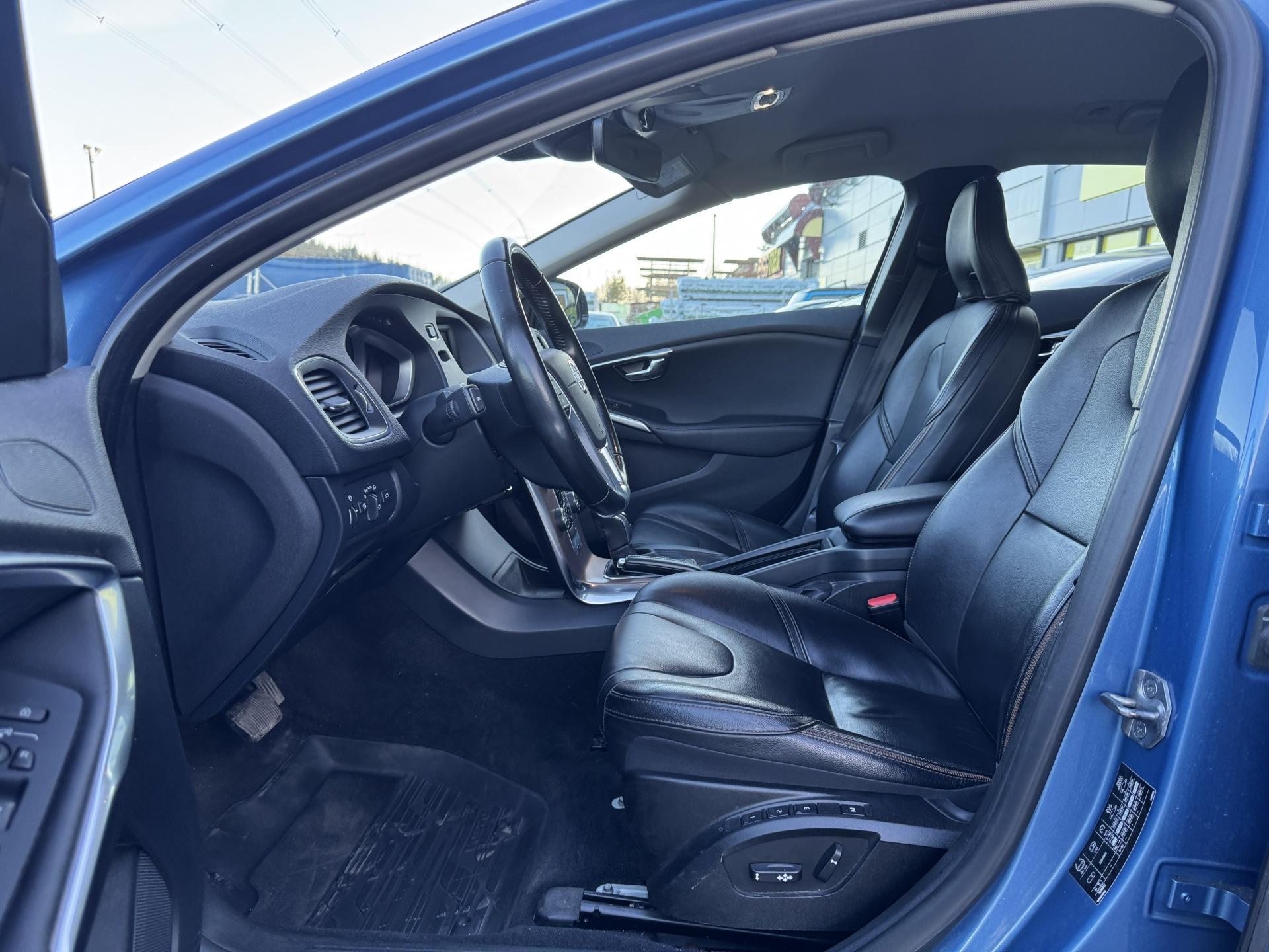 VOLVO V40 Cross Country 2016