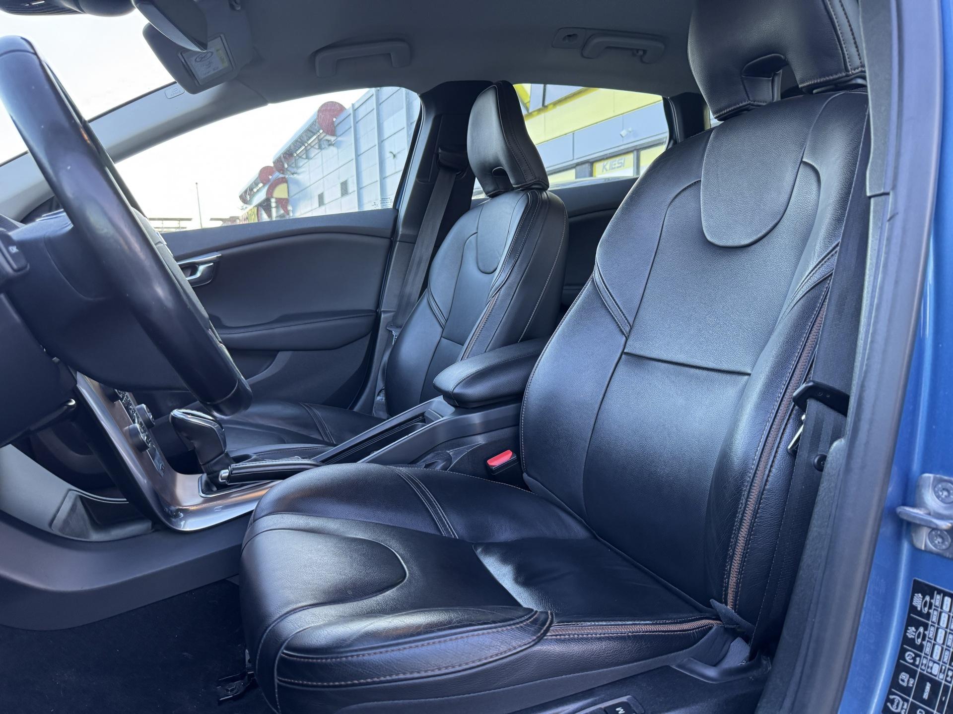 VOLVO V40 Cross Country 2016