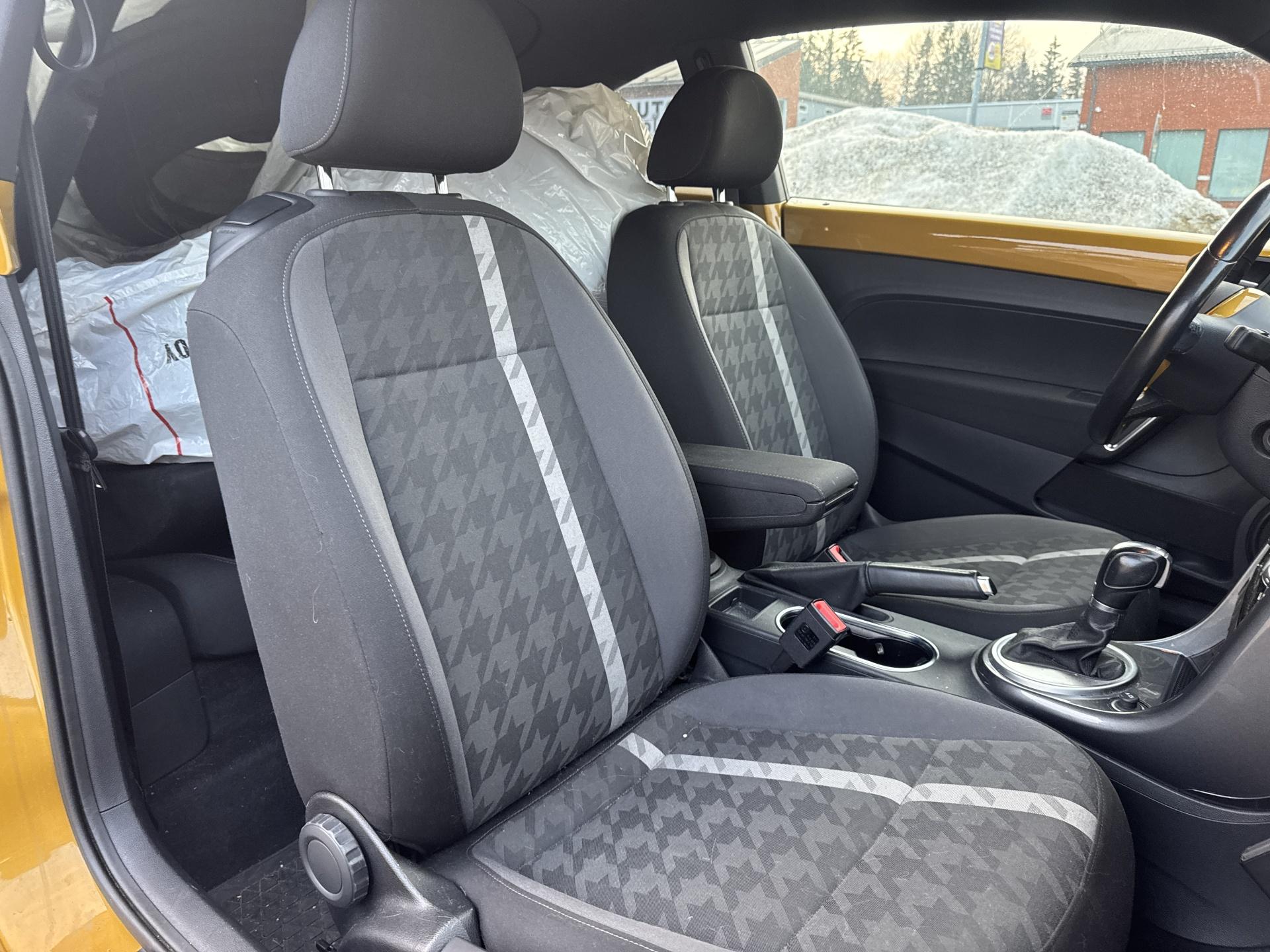 VOLKSWAGEN Beetle 2016