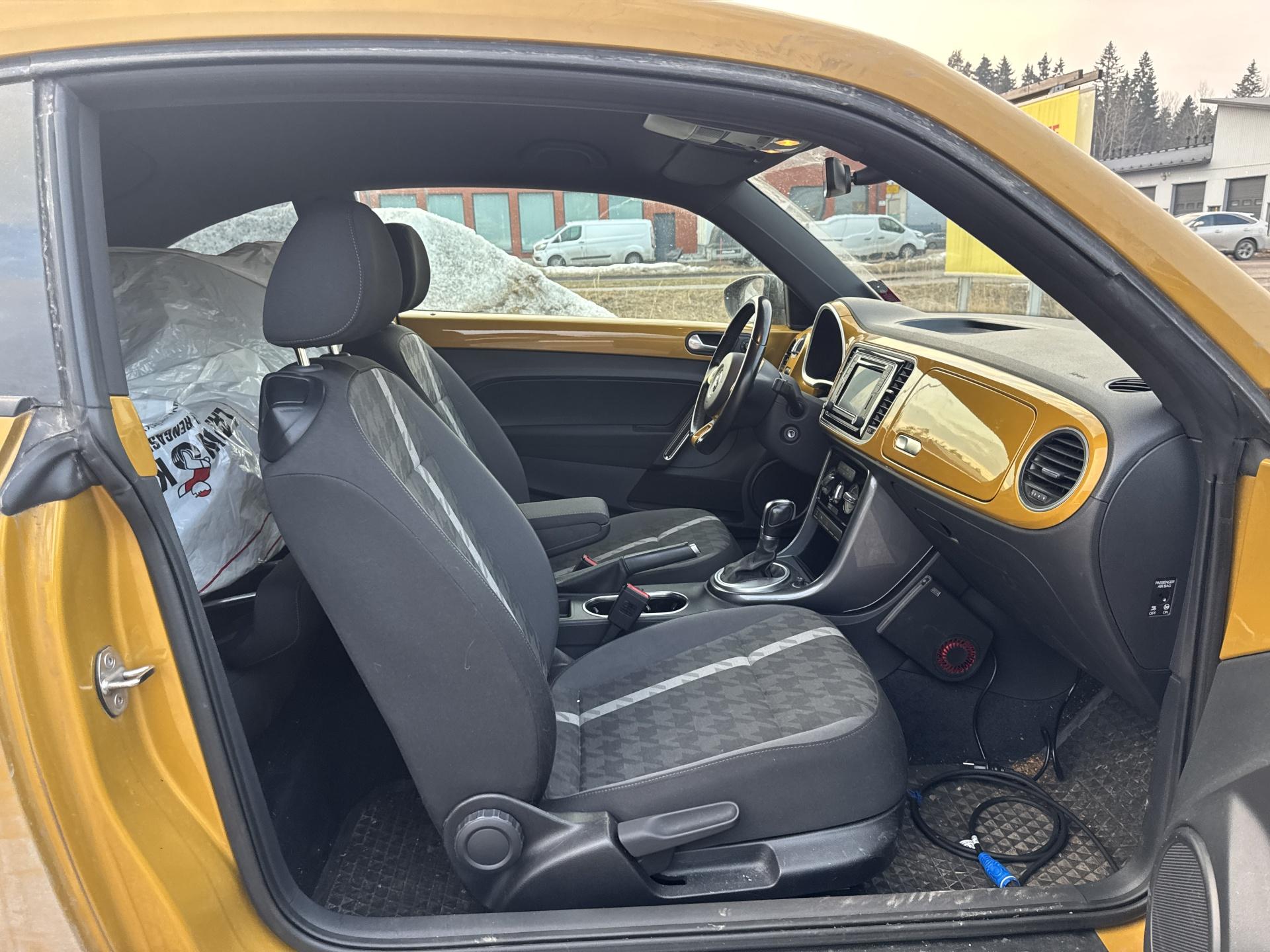 VOLKSWAGEN Beetle 2016