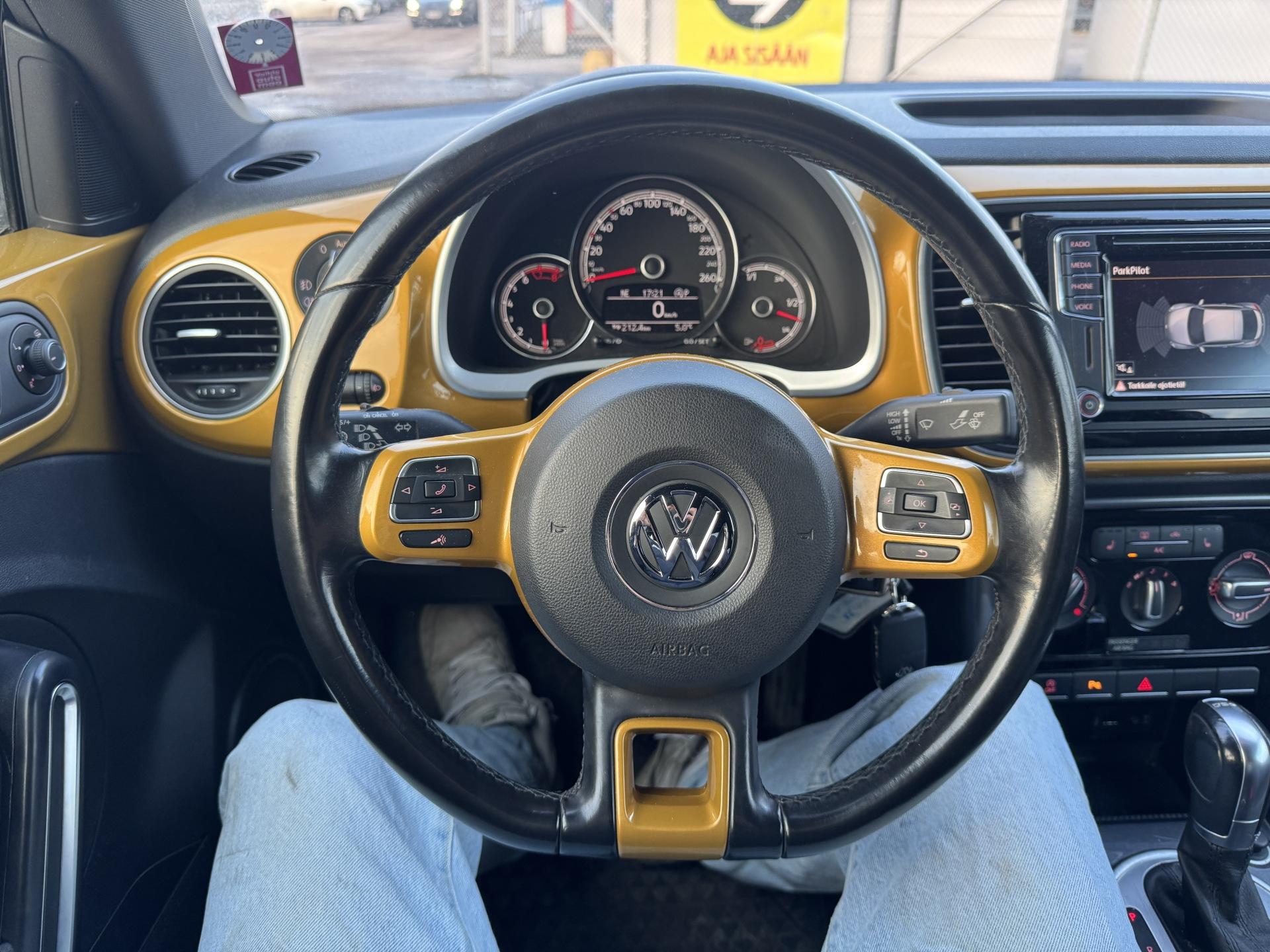 VOLKSWAGEN Beetle 2016
