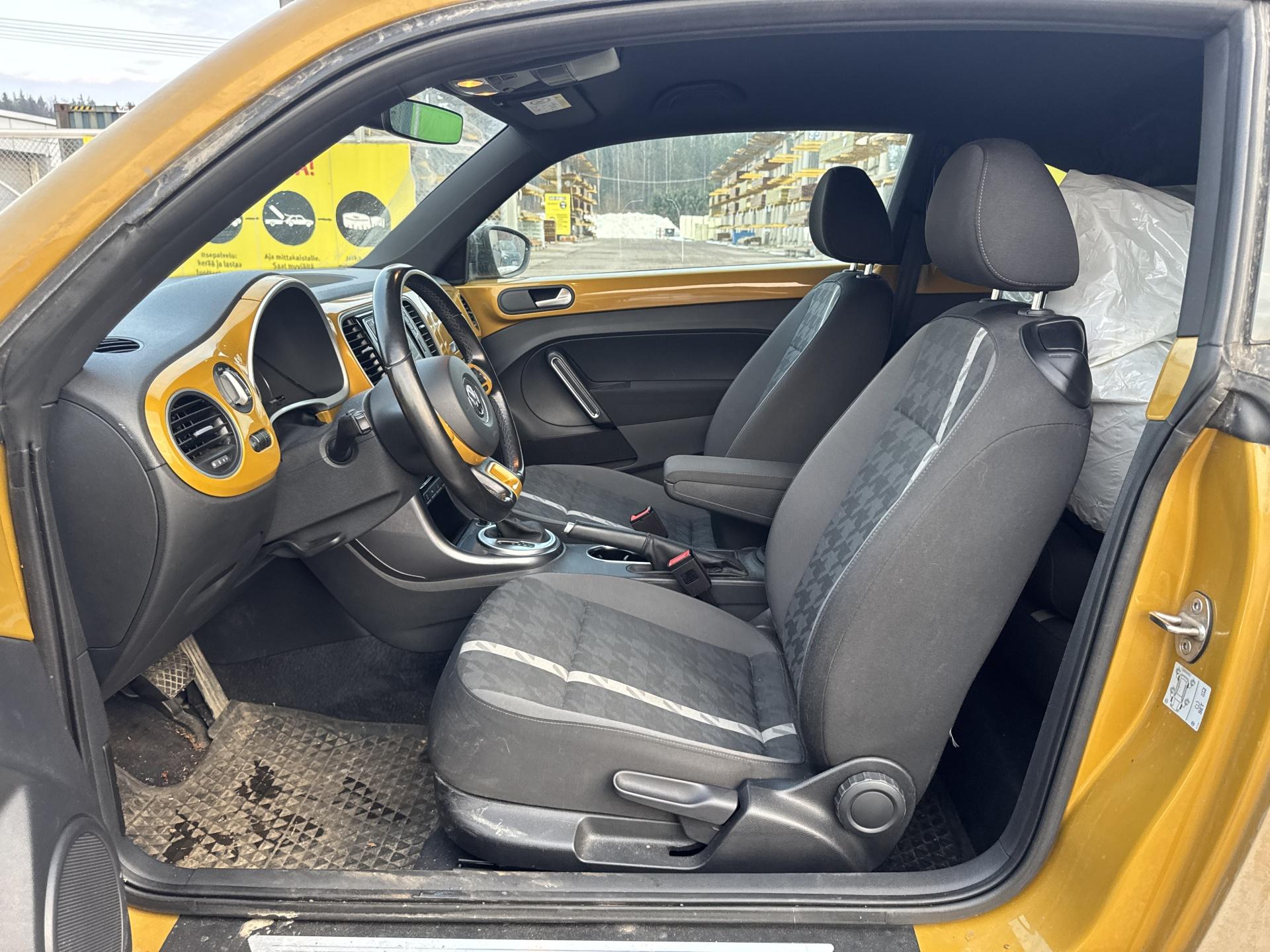 VOLKSWAGEN Beetle 2016