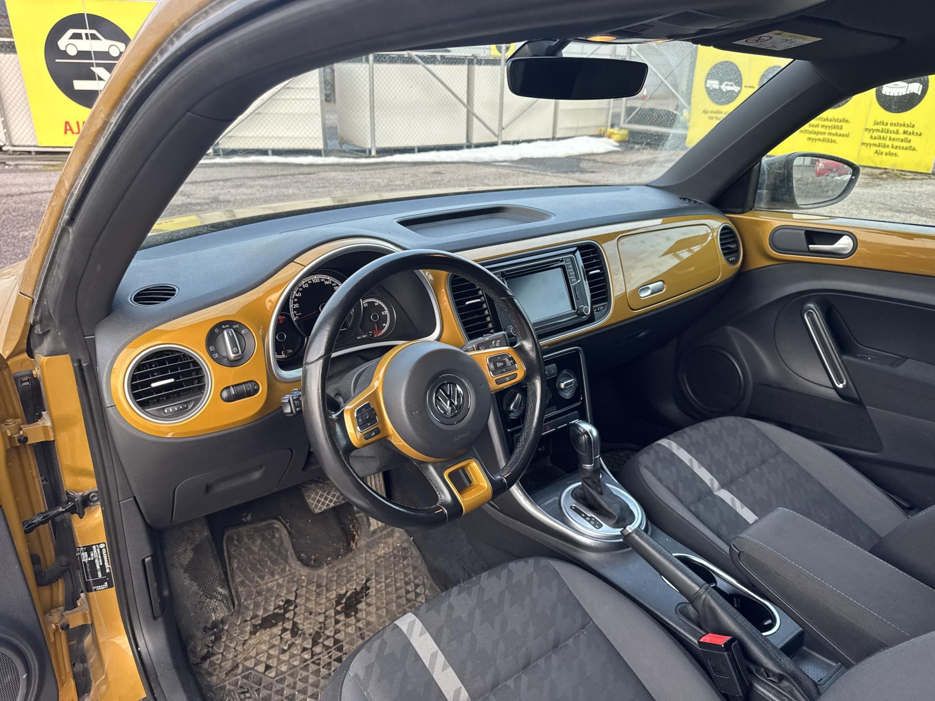 VOLKSWAGEN Beetle 2016