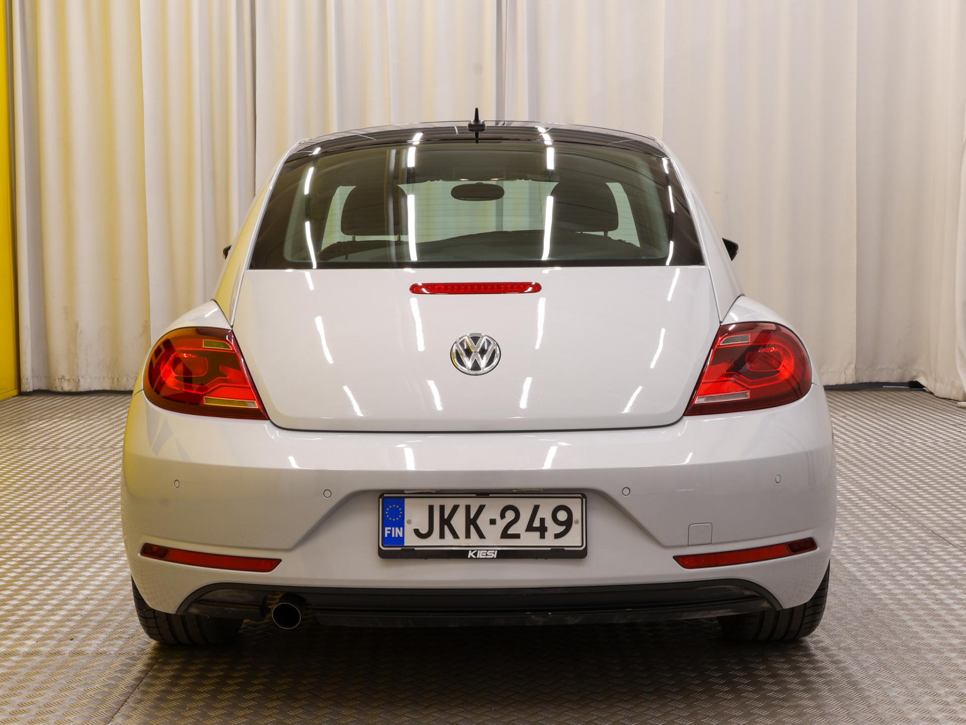 VOLKSWAGEN Beetle 2017