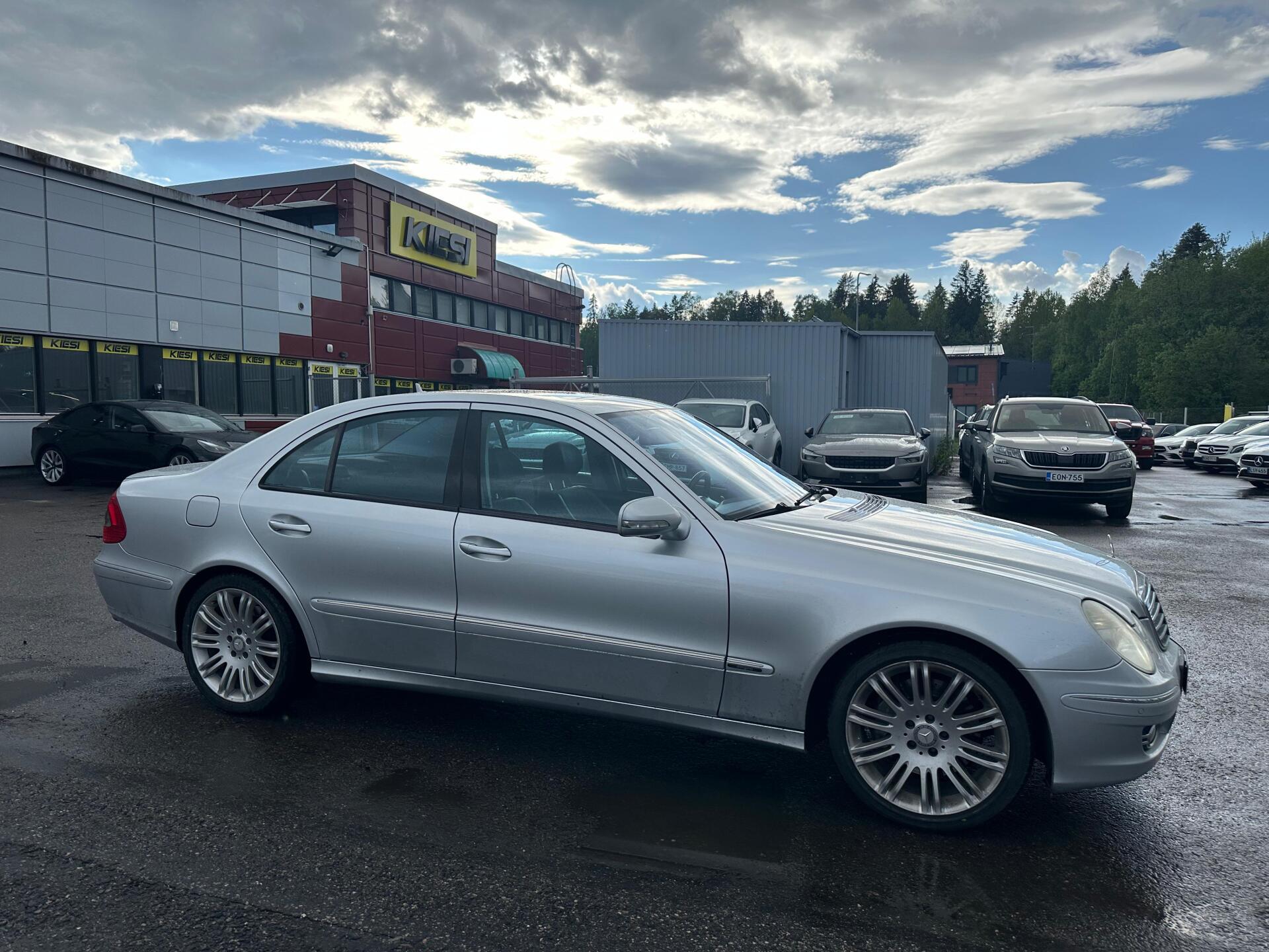 MERCEDES-BENZ E 2009