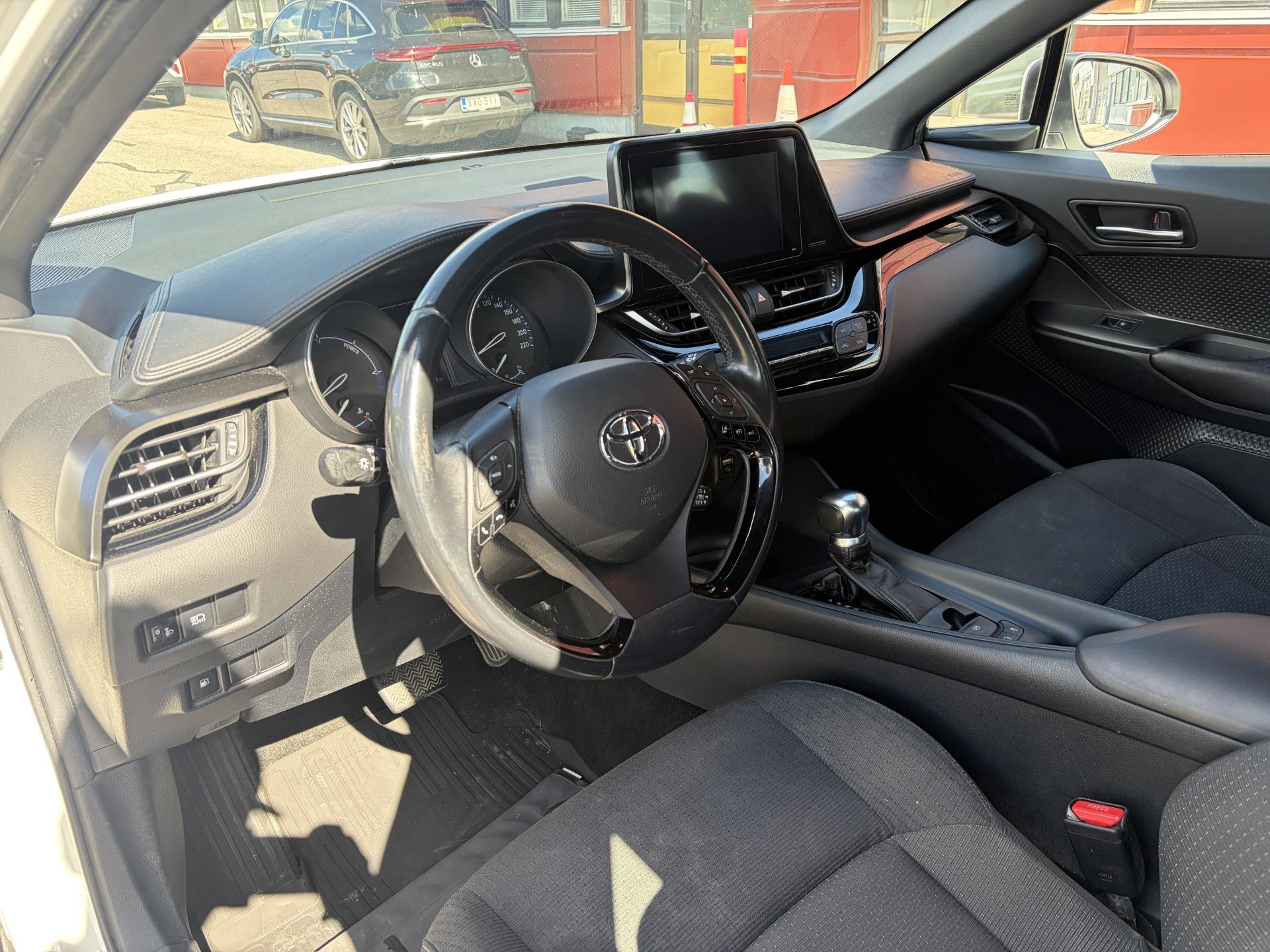 TOYOTA C-HR 2017