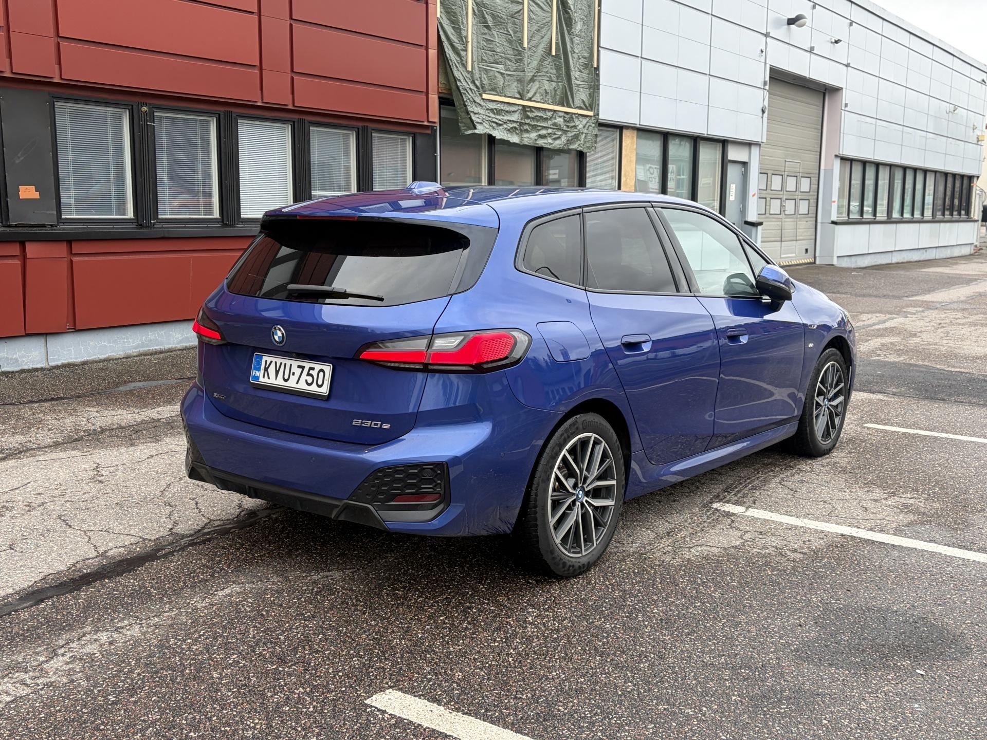 BMW 230 2023