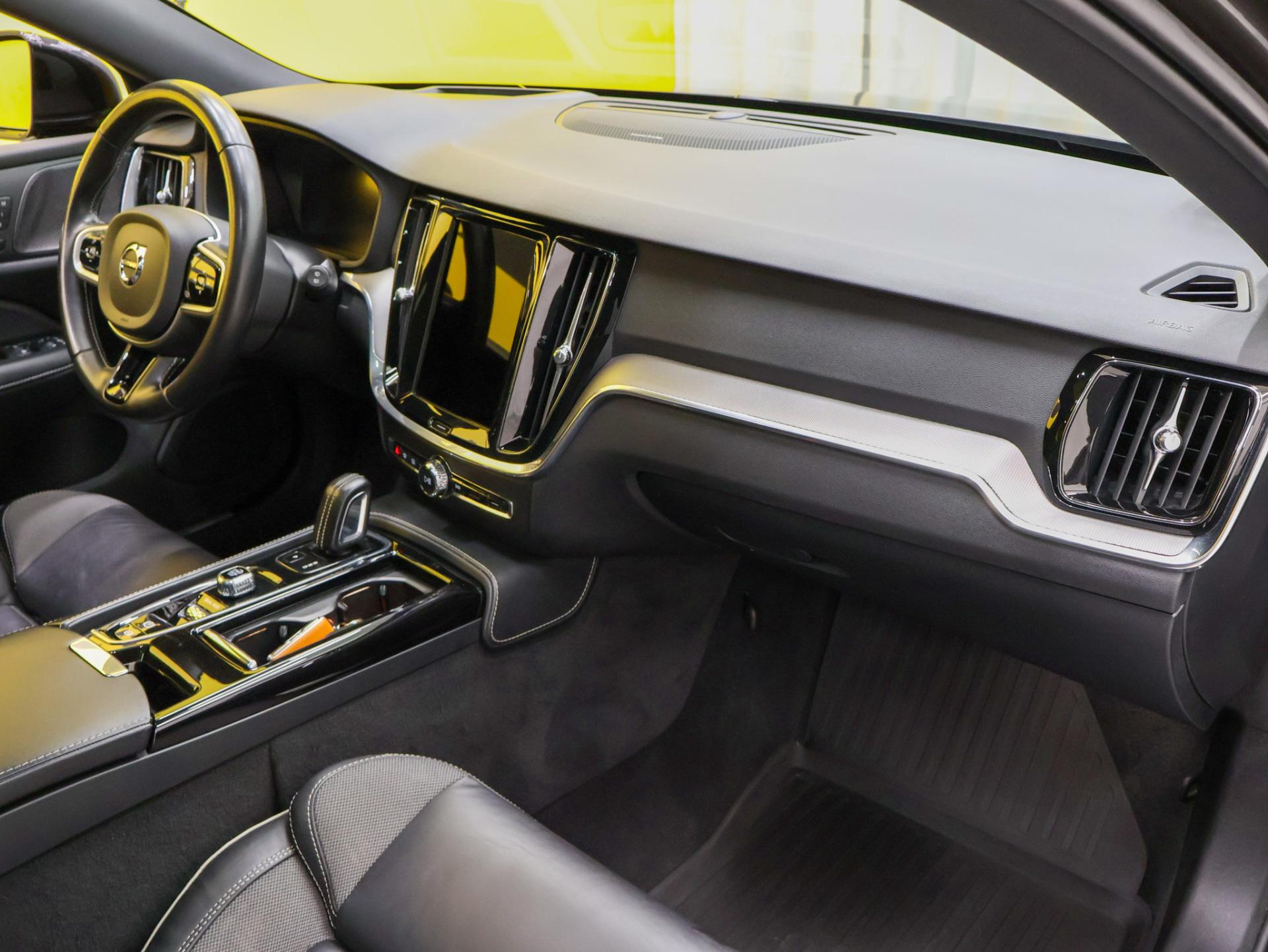 VOLVO V60 2021