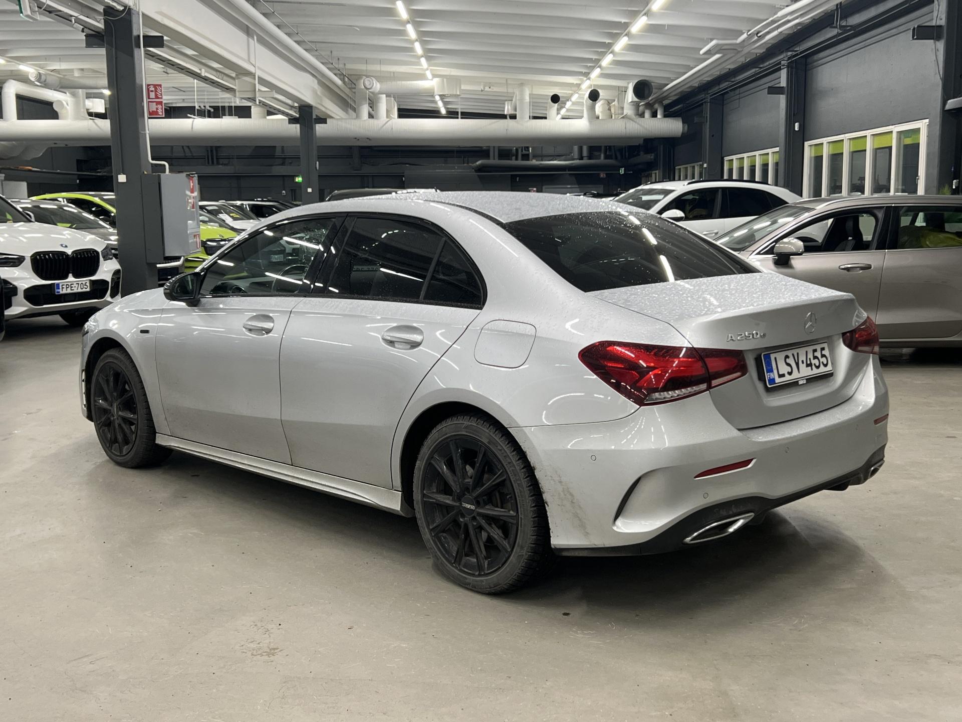 MERCEDES-BENZ A 2020