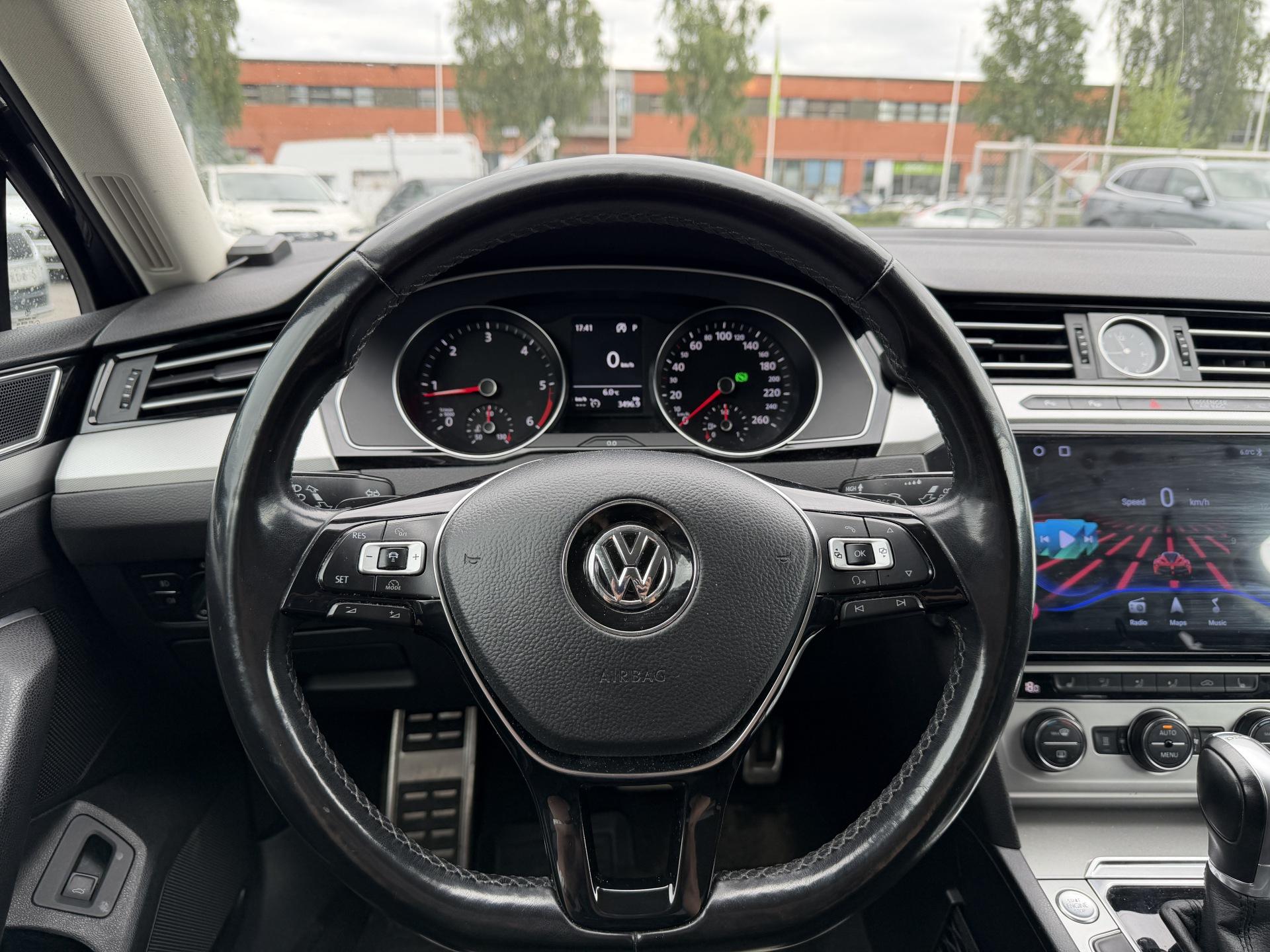 VOLKSWAGEN Passat 2018