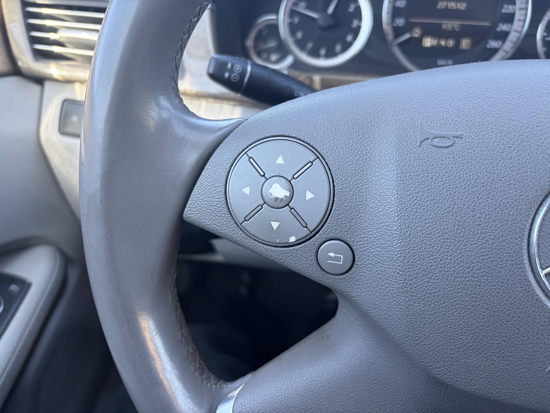 MERCEDES-BENZ E 2010