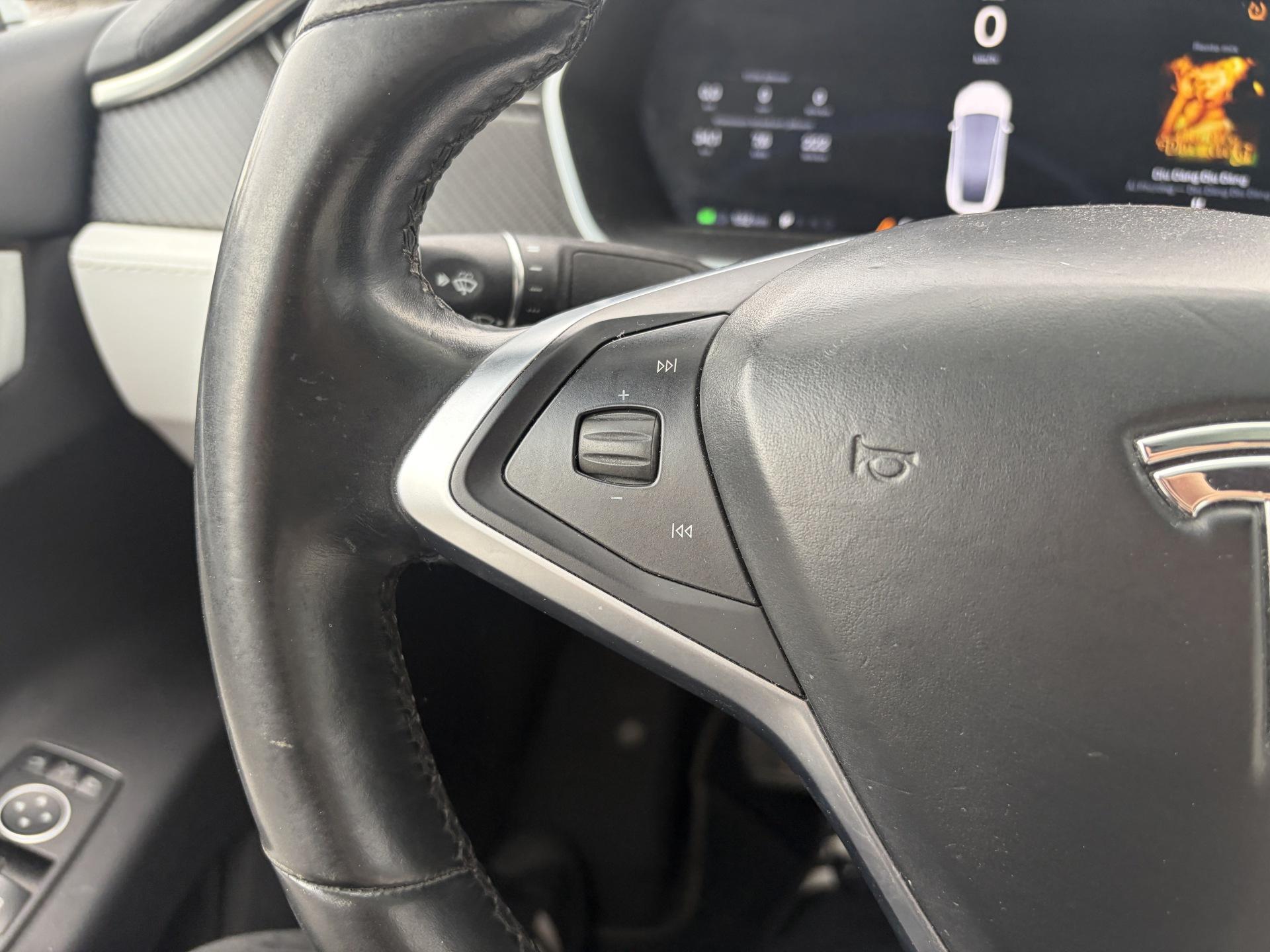 TESLA Model X 2017