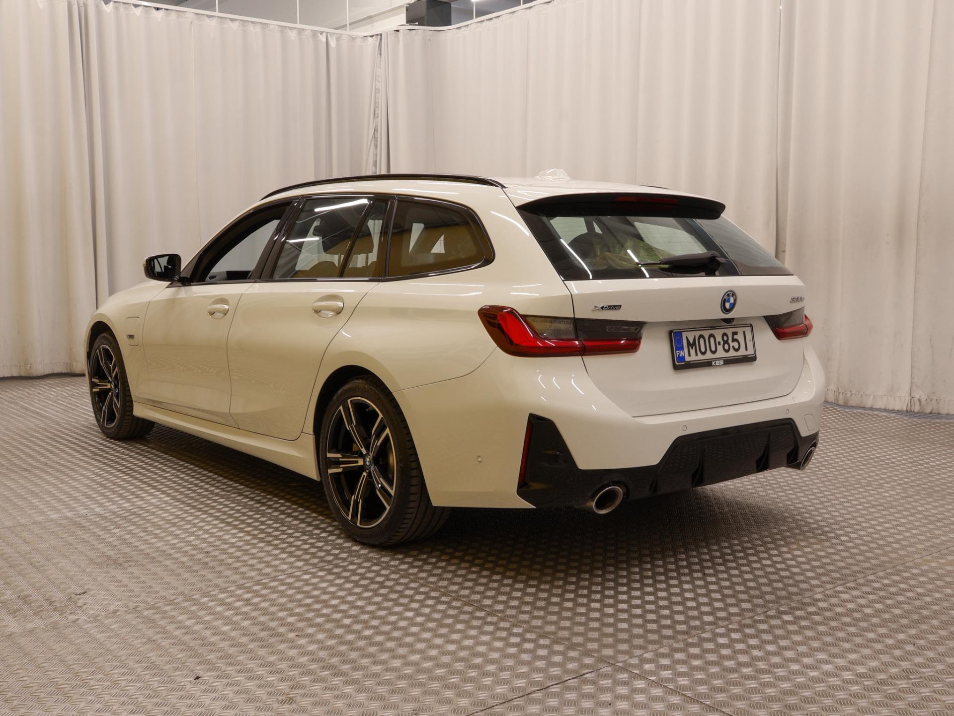 BMW 330 2023