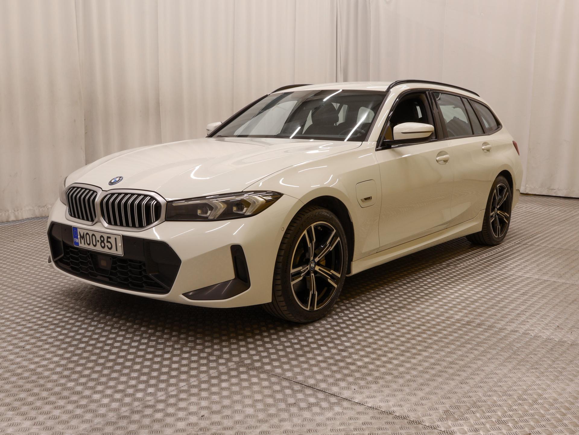 BMW 330 2023