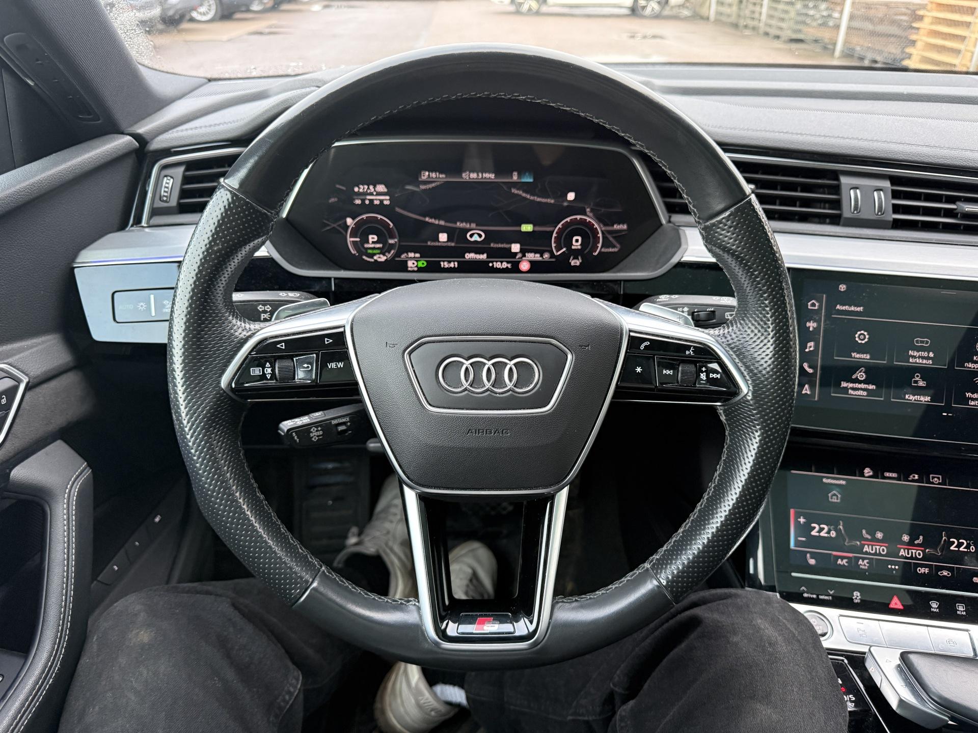 AUDI e-tron 2021