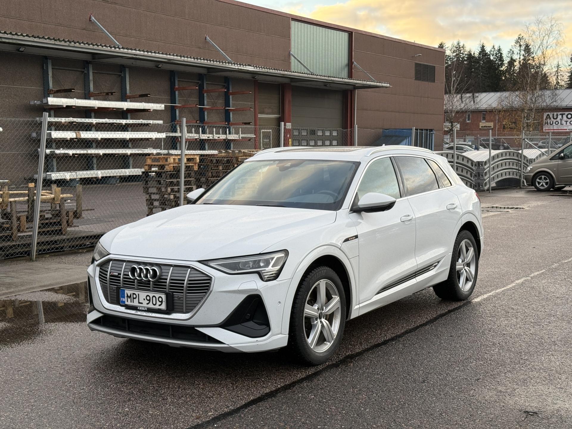 AUDI e-tron 2021