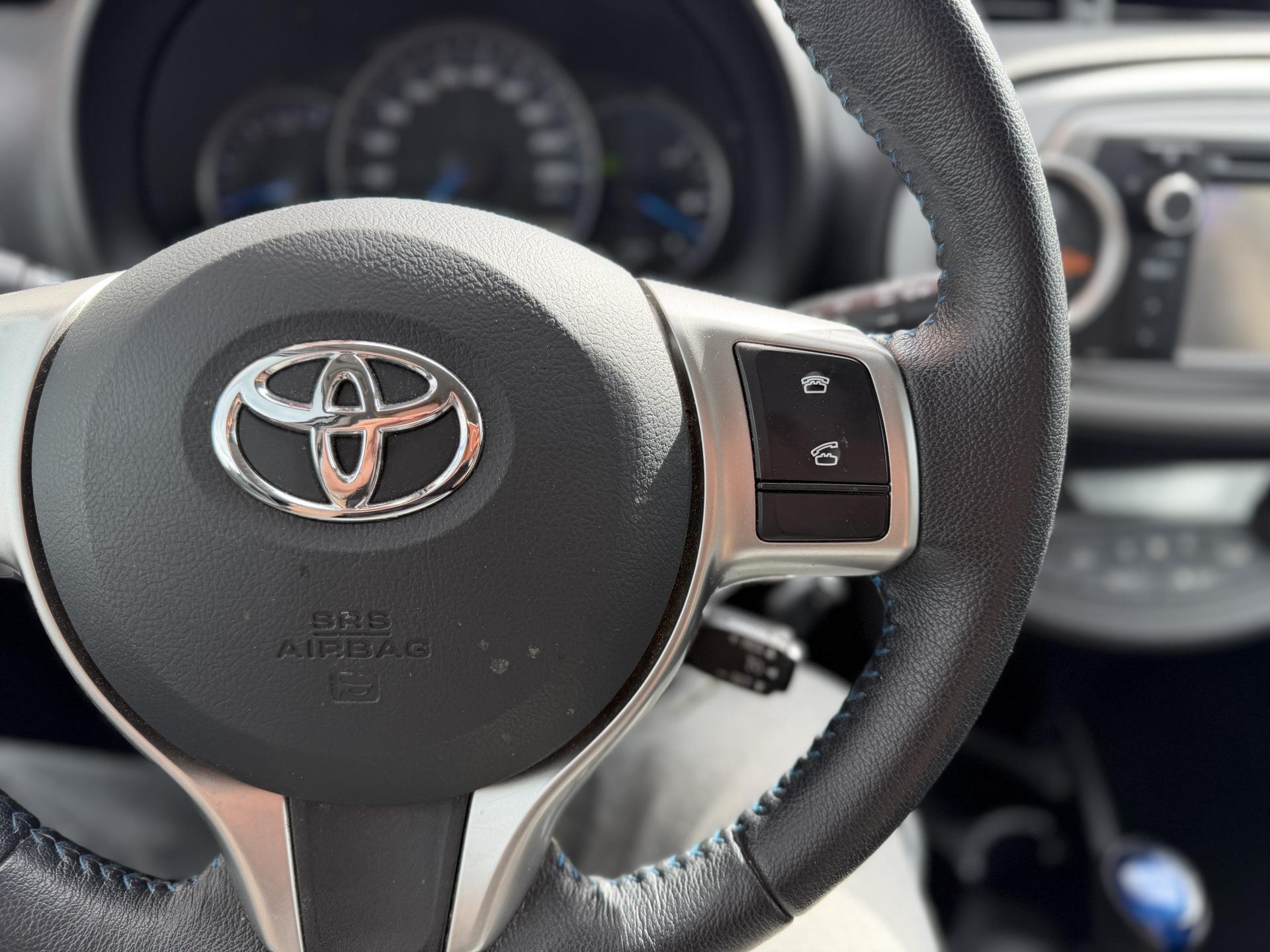 TOYOTA Yaris 2013