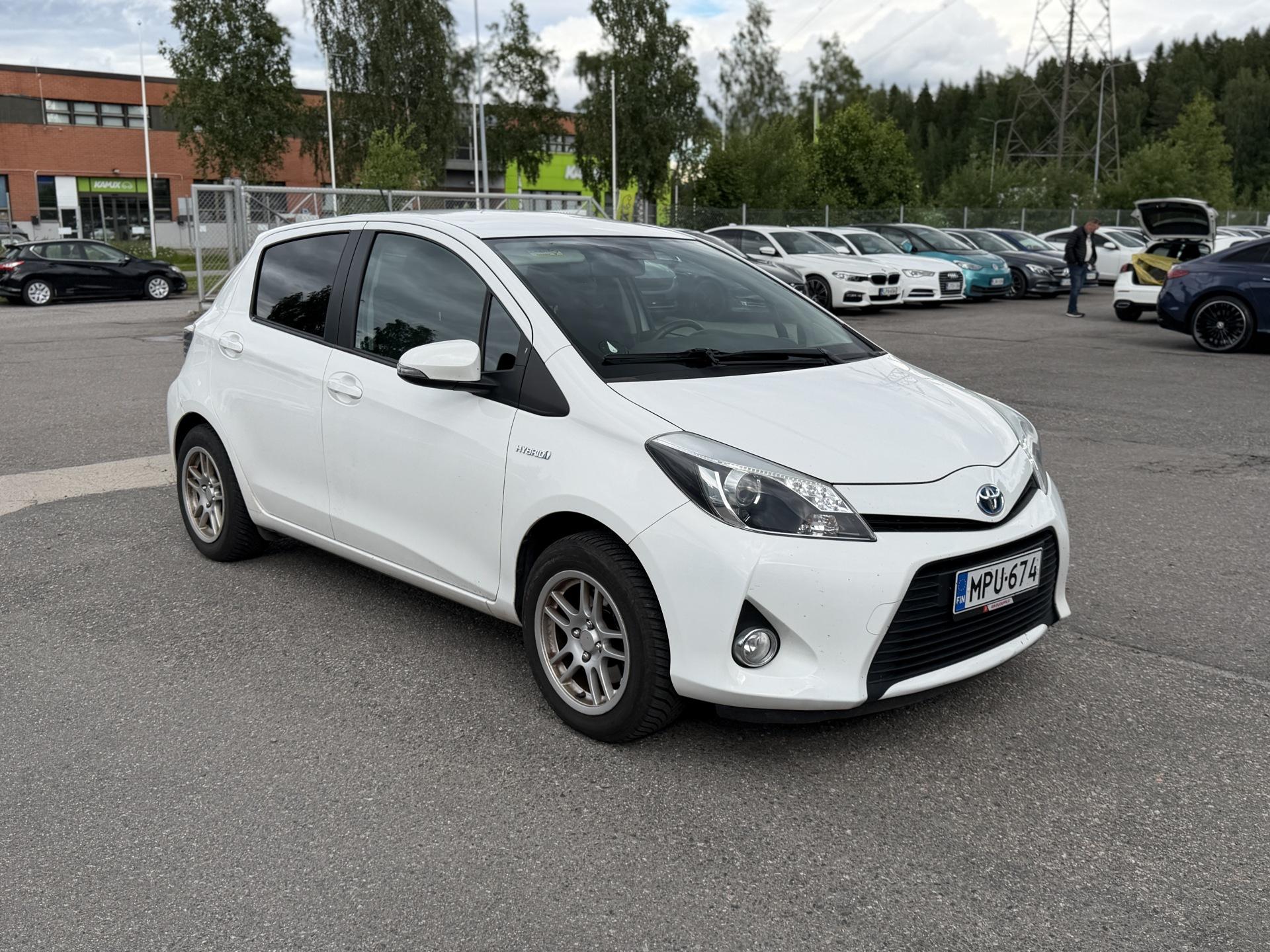 TOYOTA Yaris 2013