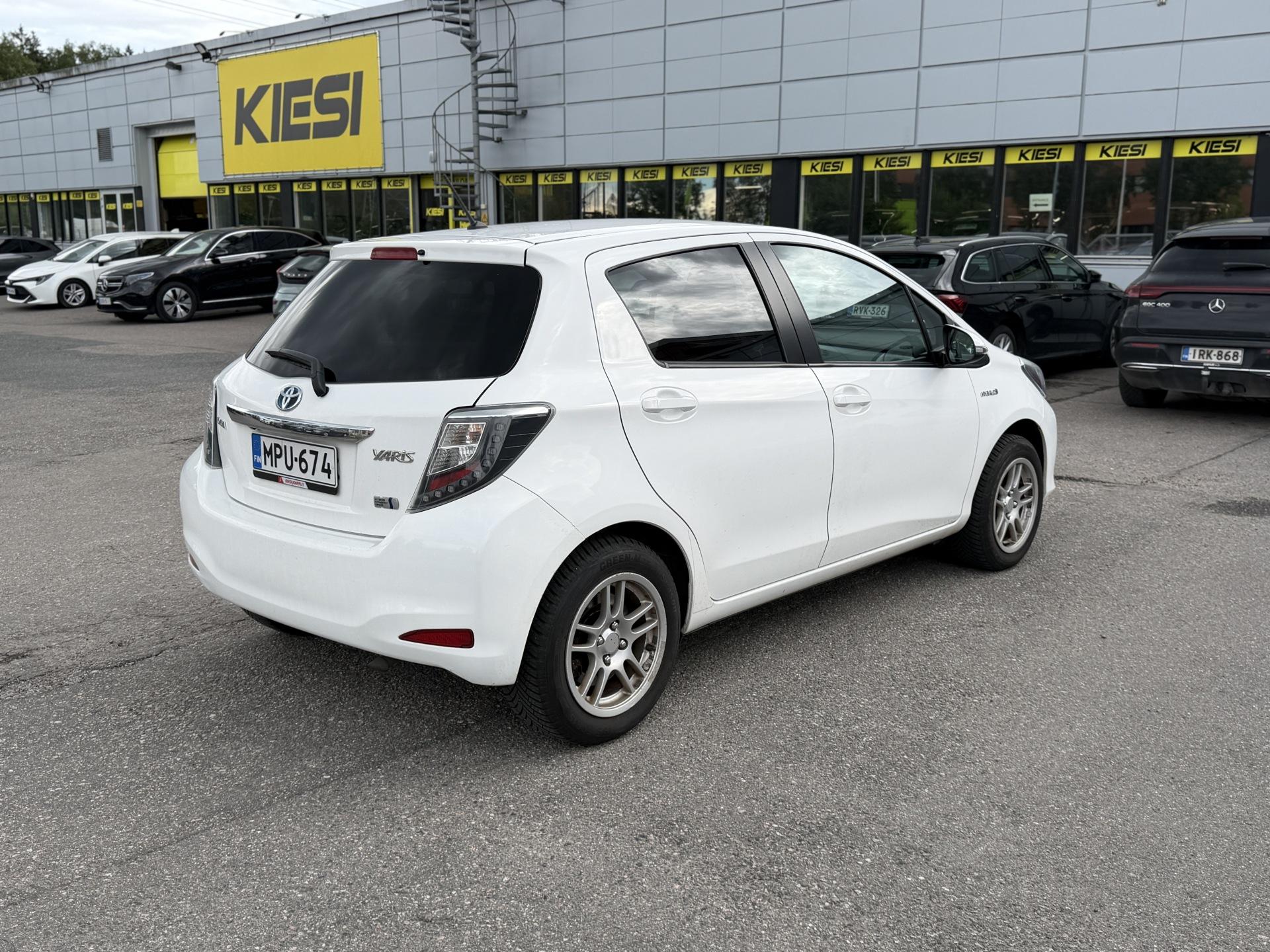 TOYOTA Yaris 2013
