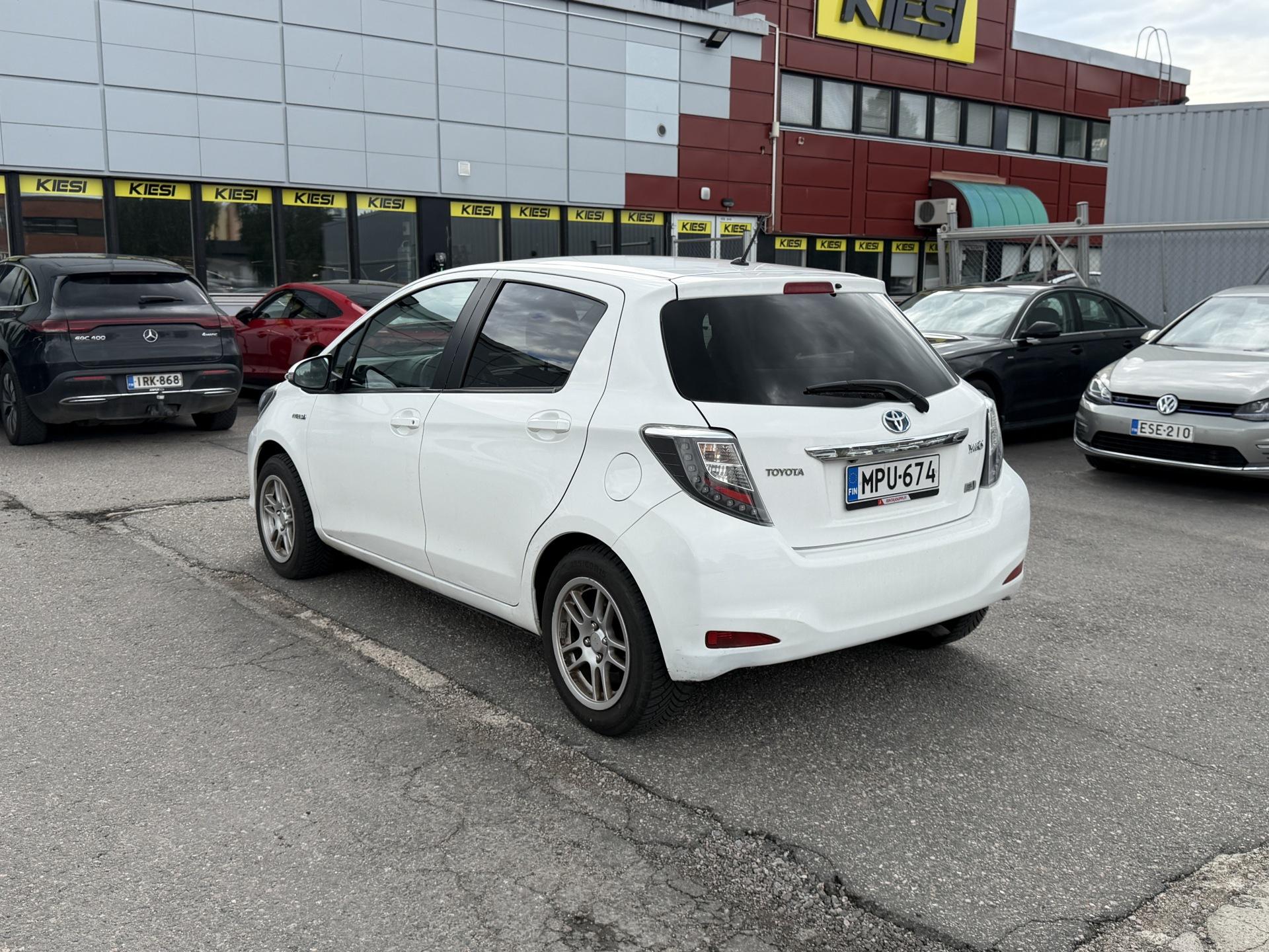 TOYOTA Yaris 2013