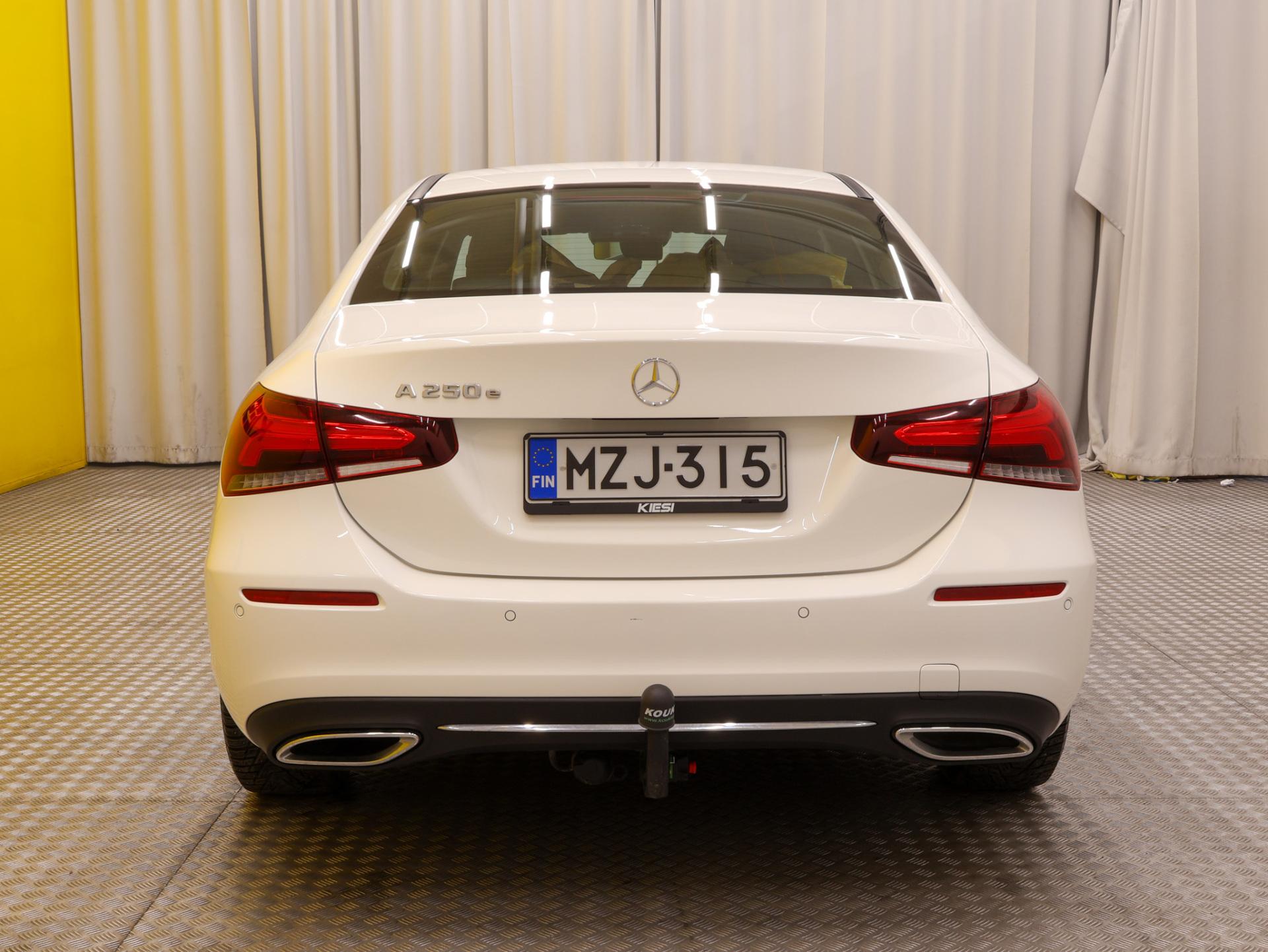 MERCEDES-BENZ A 2020