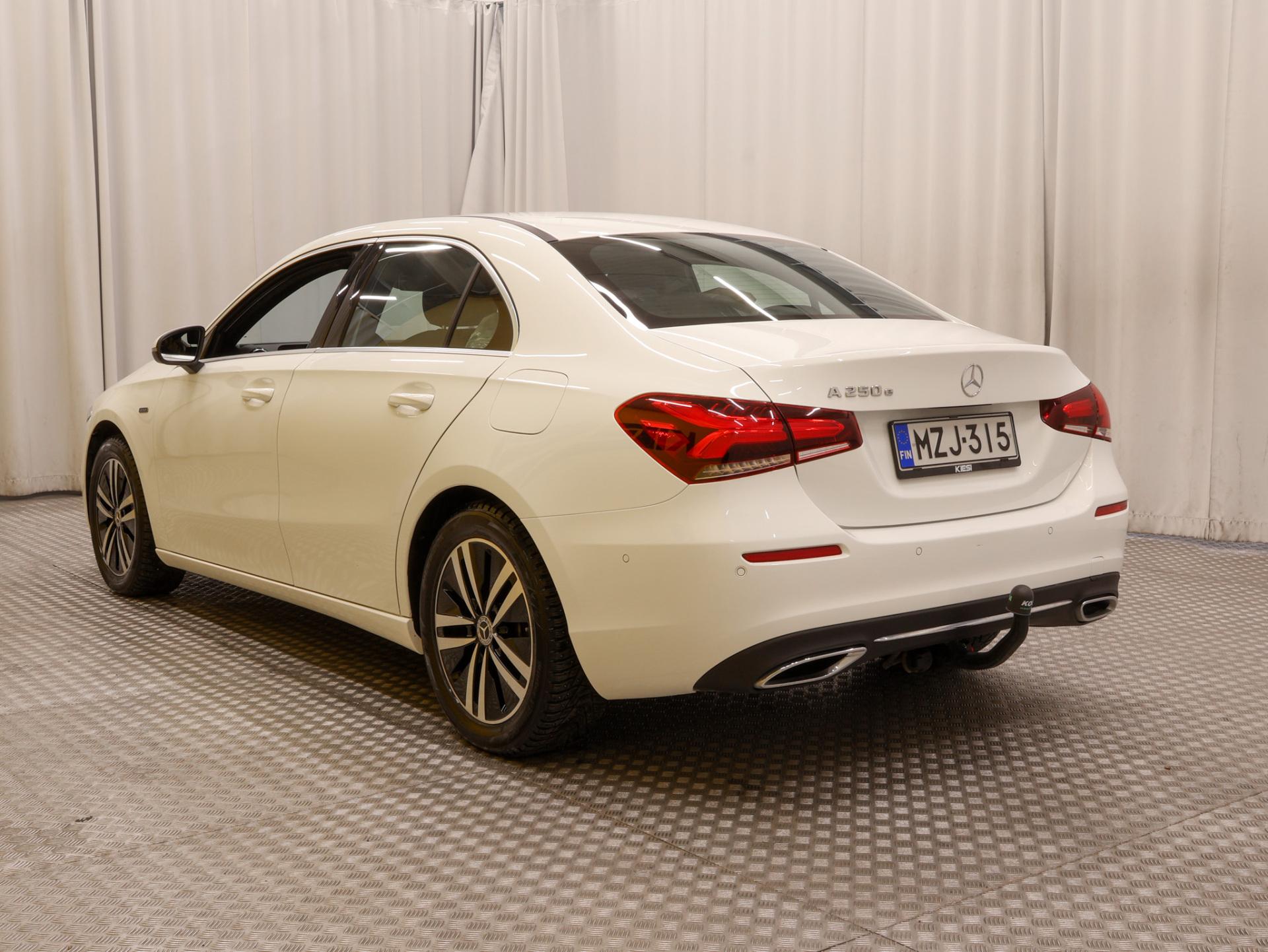 MERCEDES-BENZ A 2020
