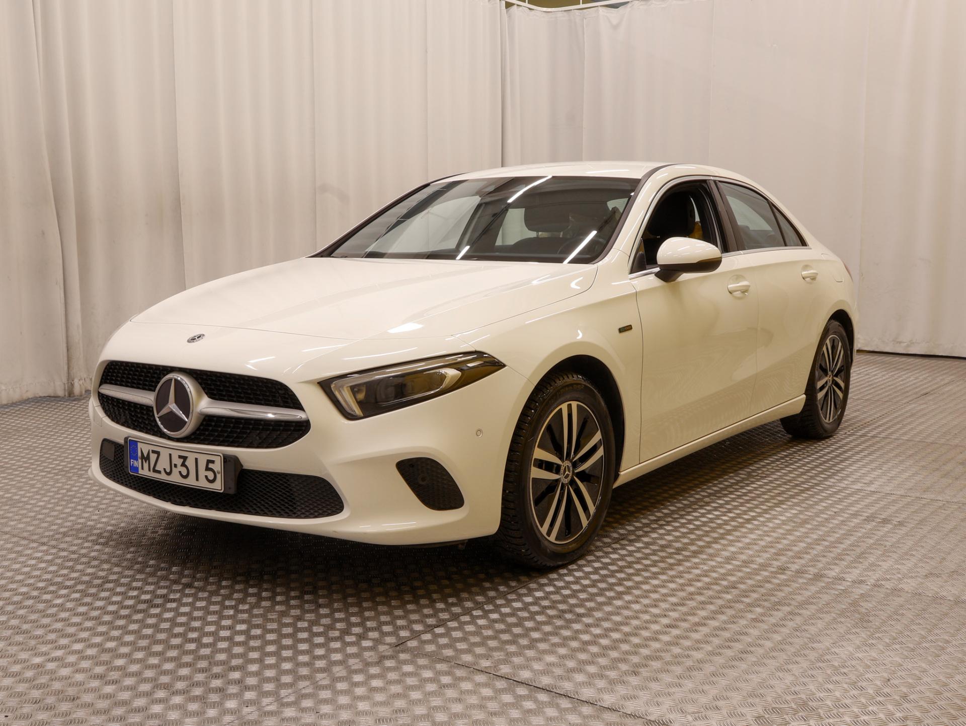 MERCEDES-BENZ A 2020