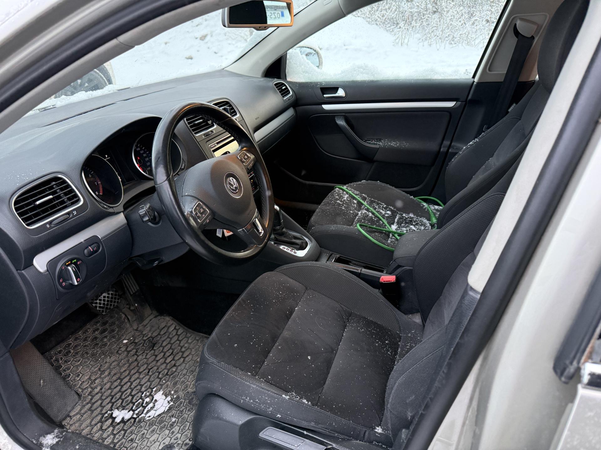 VOLKSWAGEN Golf 2012