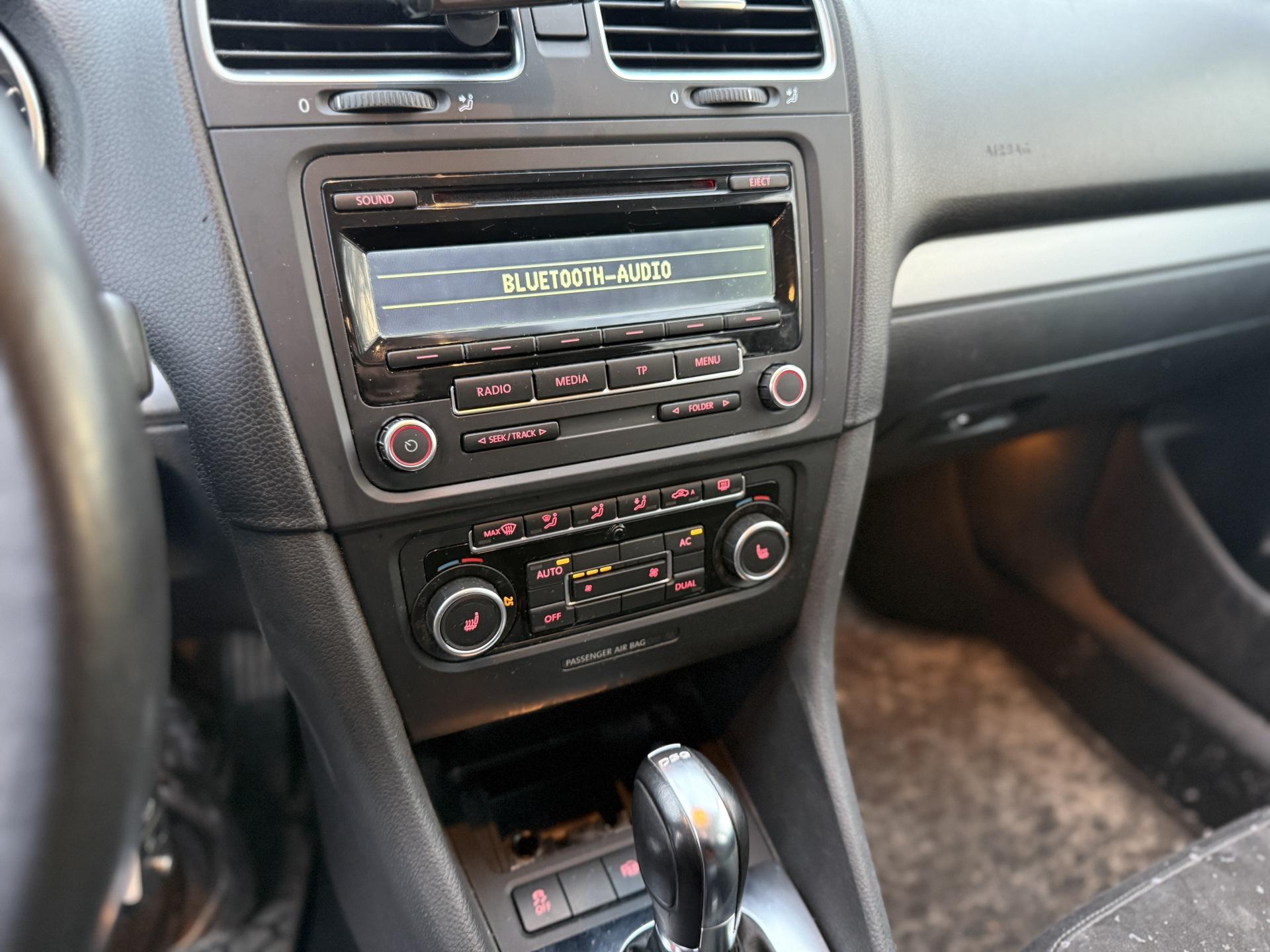 VOLKSWAGEN Golf 2012