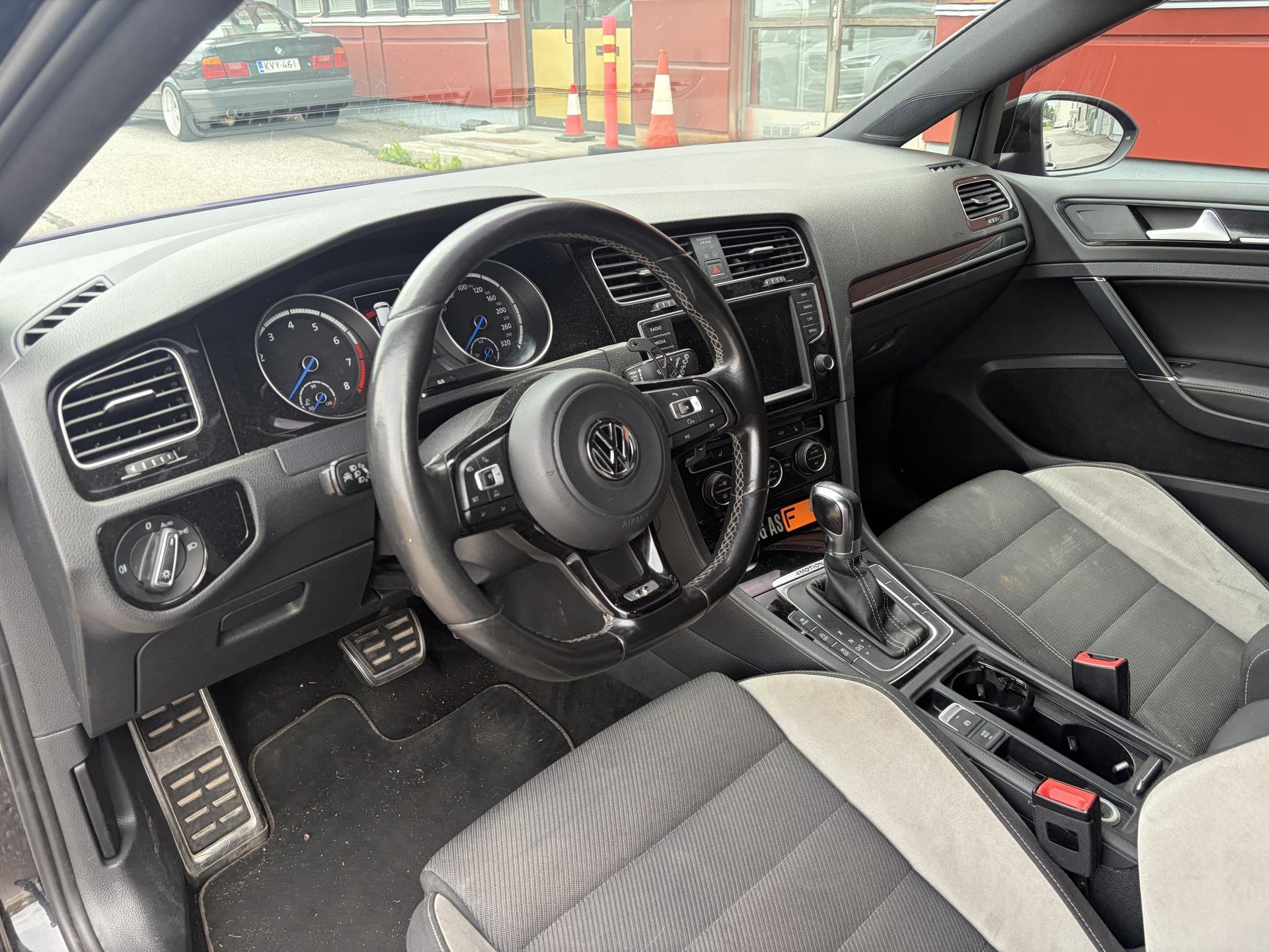 VOLKSWAGEN Golf 2015
