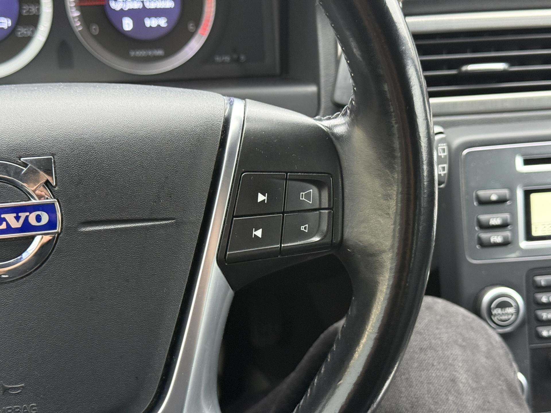 VOLVO V70 2010