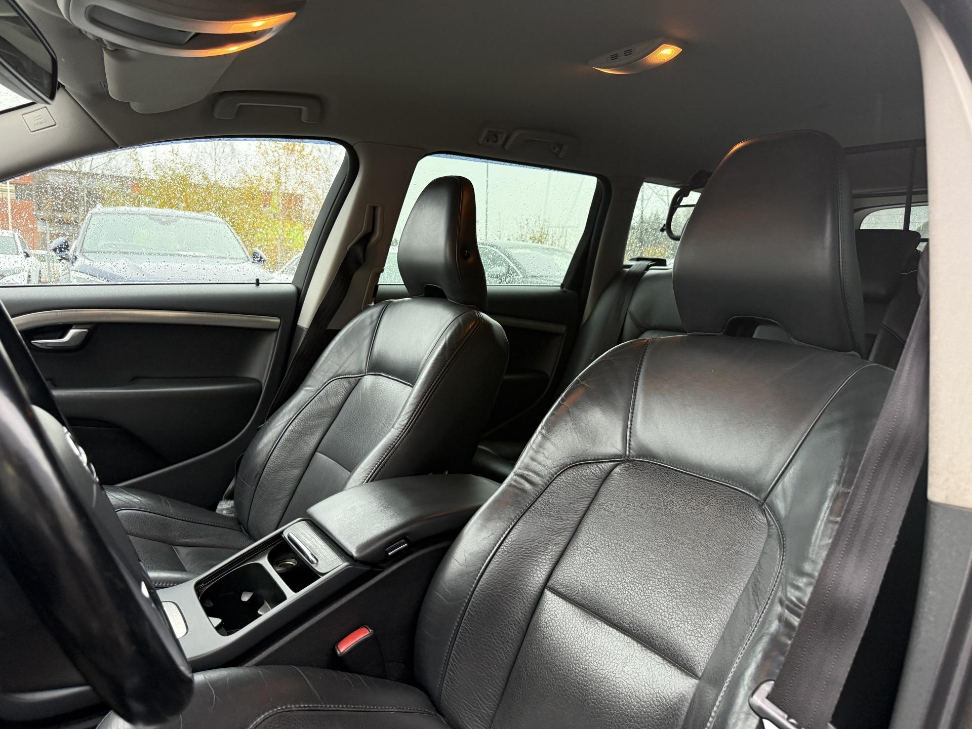 VOLVO V70 2010