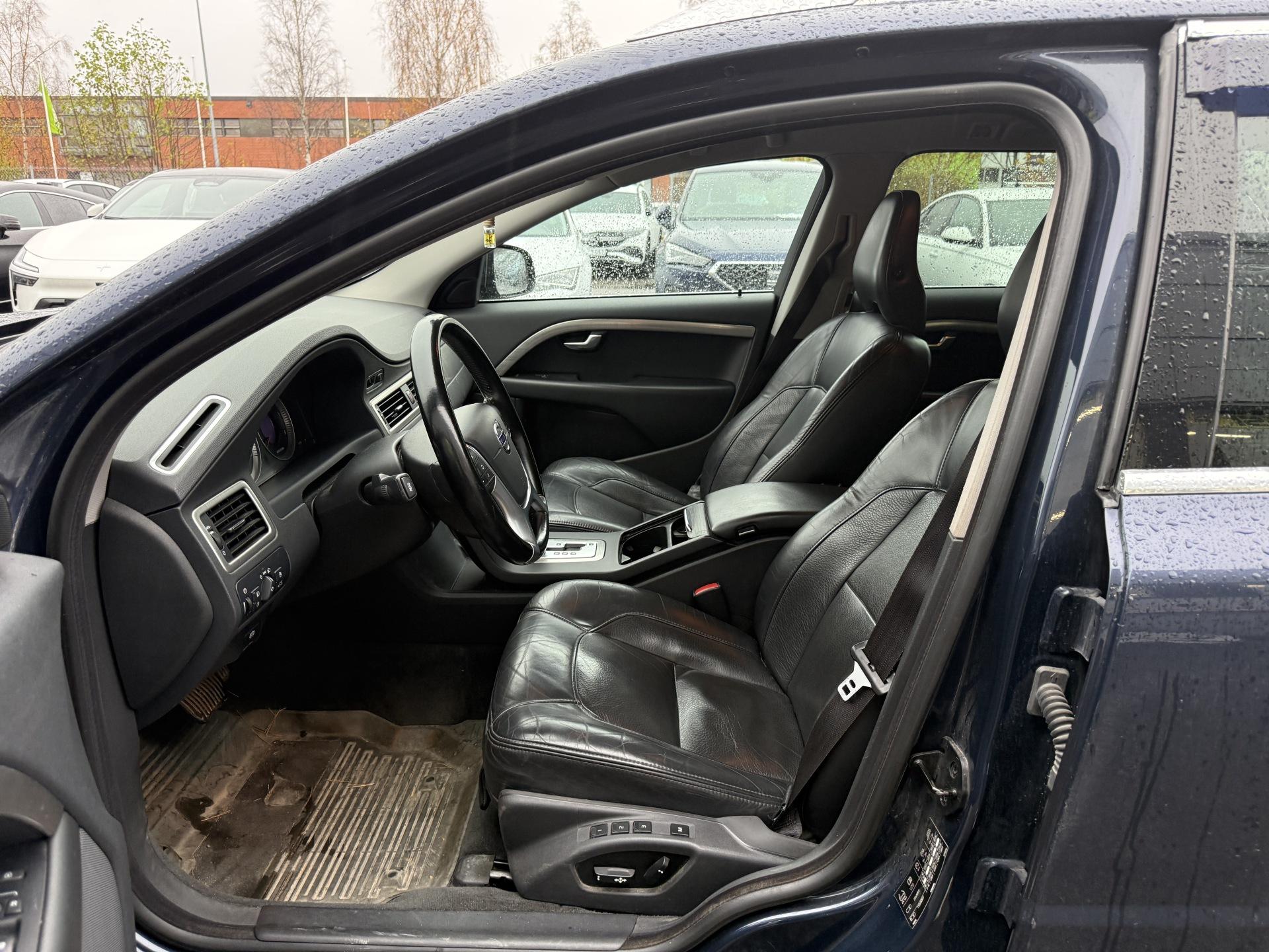 VOLVO V70 2010